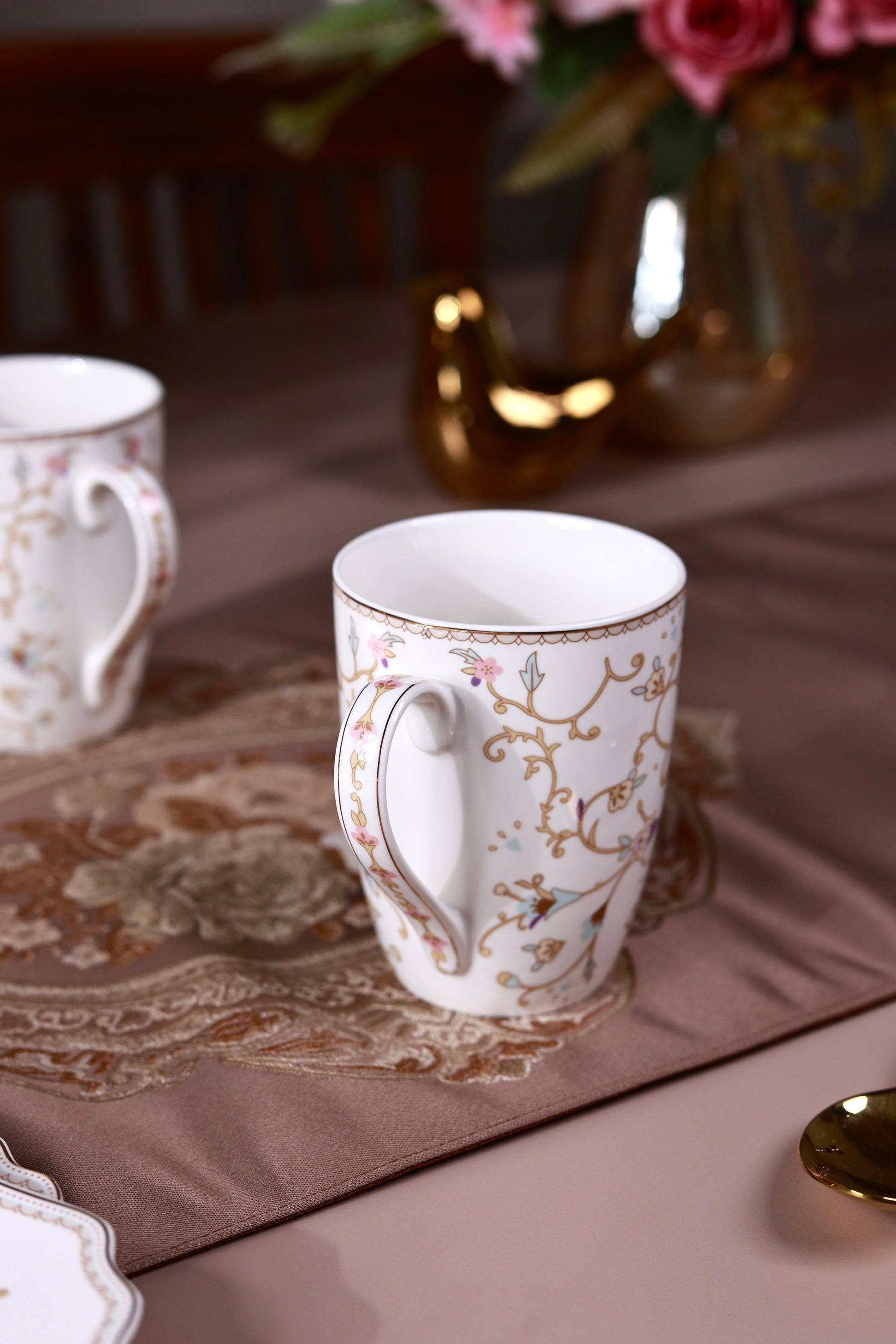 White Pattern Coffee Mugs with Snack Plates (4 Mugs and 4 Snack Plates) - Vigneto