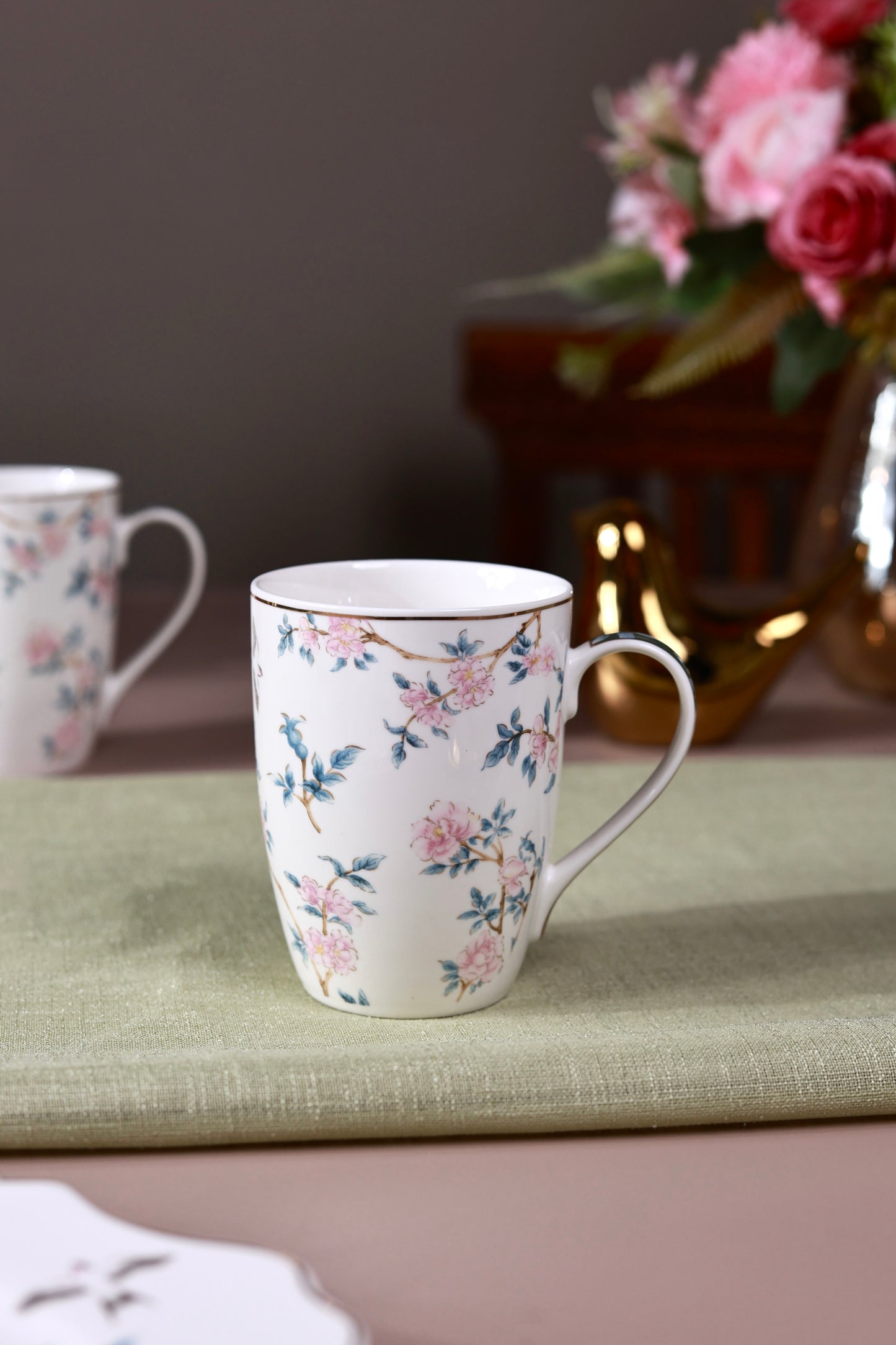 Victorian Green Coffee Mugs with Snack Plates (4 Mugs and 4 Snack Plates) - Vigneto
