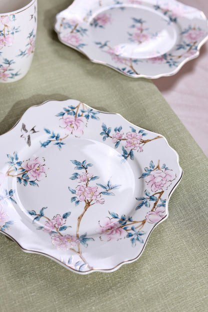 Victorian Green Coffee Mugs with Snack Plates (4 Mugs and 4 Snack Plates) - Vigneto