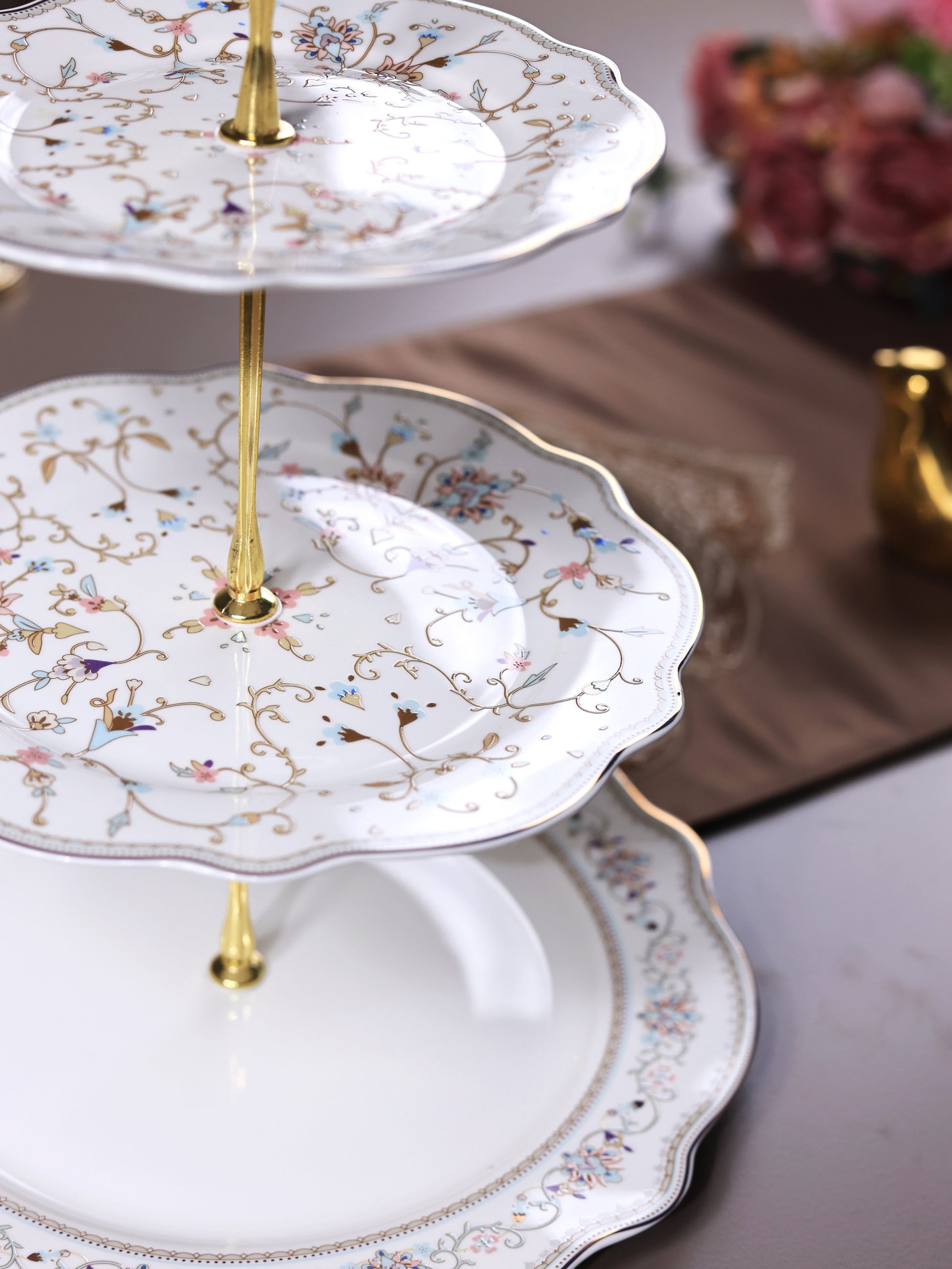 White Pattern Three Tier Dessert Stand - Vigneto