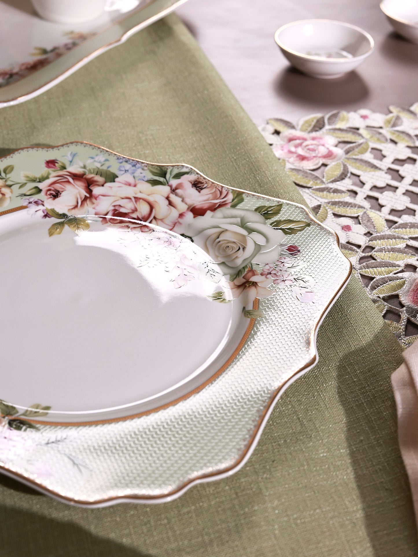 Pistachio Green 8 Pcs Coffee & Platter Set (4 Mugs, 1 Square Platter, 1 Snack Platter, 2 Dip Bowls)