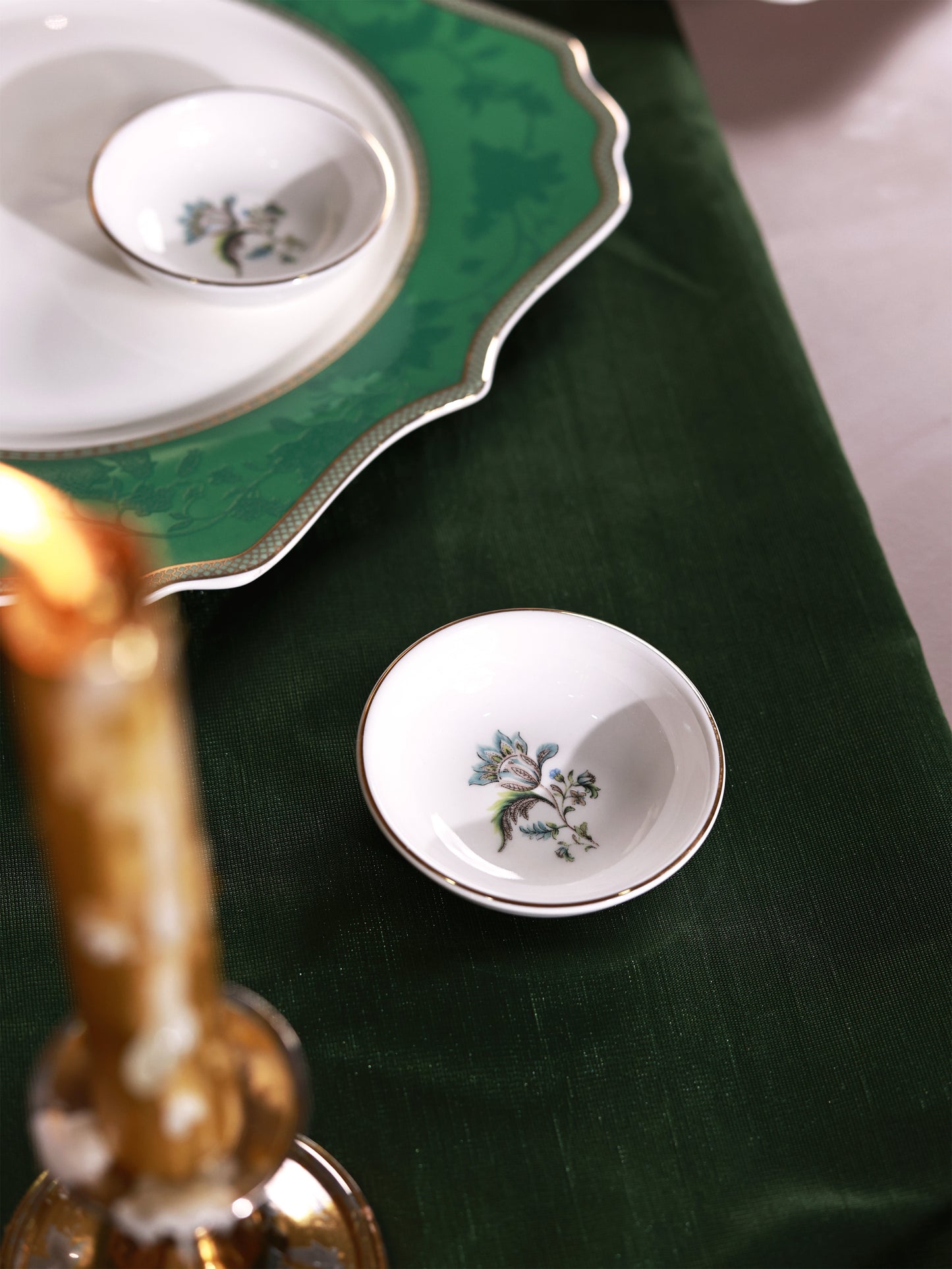 Tudor Green 8 Pcs Coffee & Platter Set (4 Mugs, 1 Square Platter, 1 Snack Platter, 2 Dip Bowls)