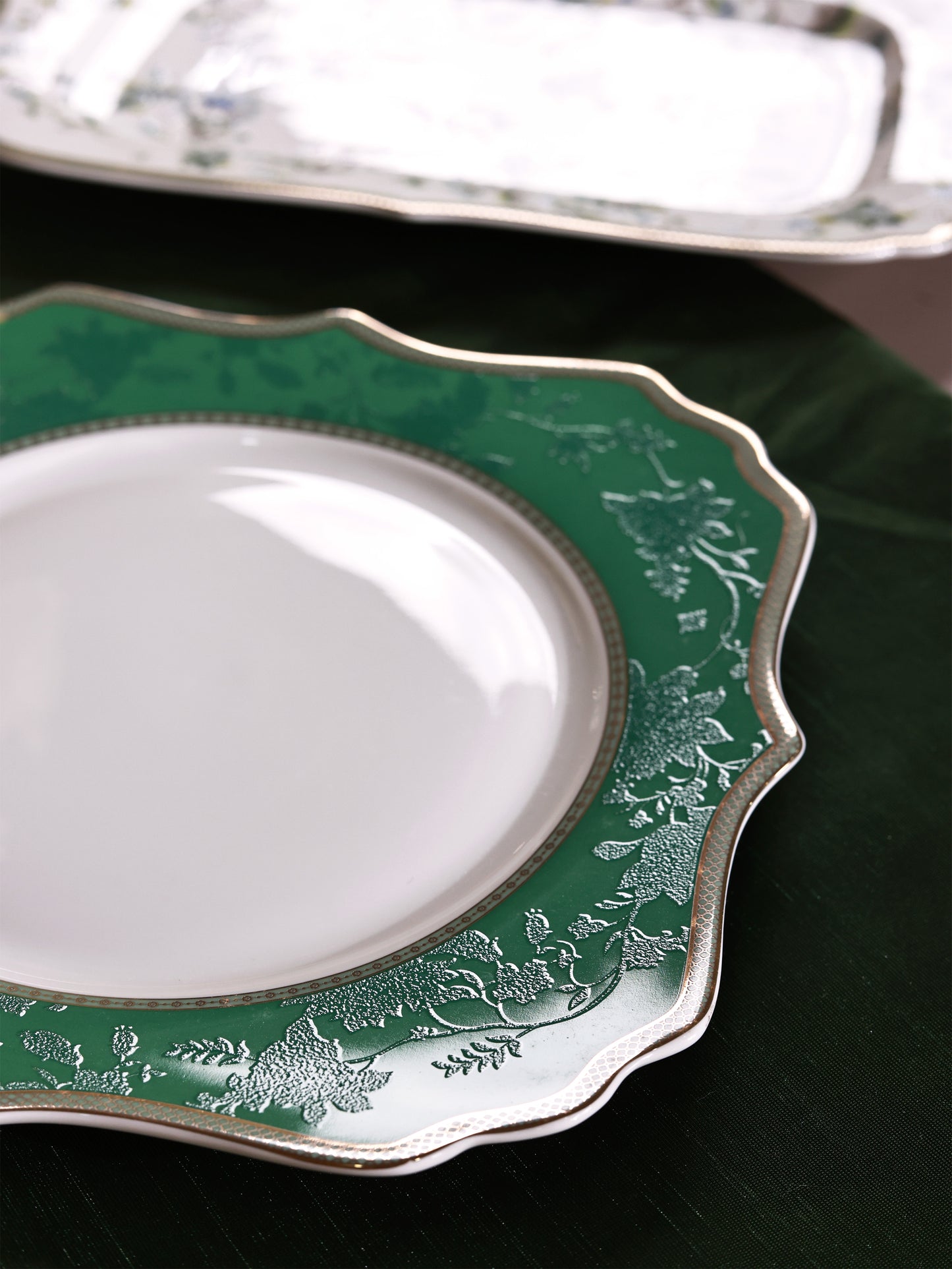 Tudor Green 8 Pcs Coffee & Platter Set (4 Mugs, 1 Square Platter, 1 Snack Platter, 2 Dip Bowls)