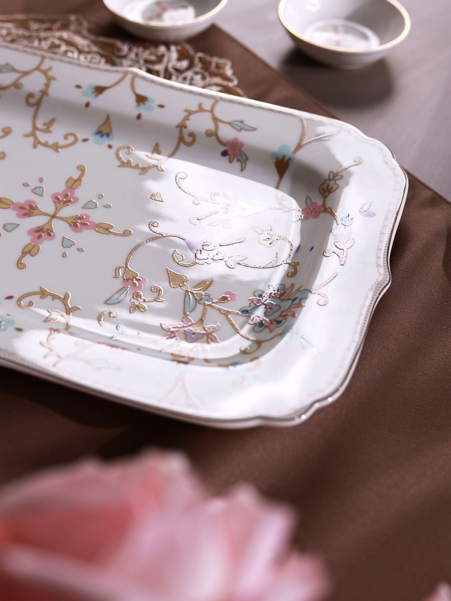 White Pattern 8 Pcs Coffee & Platter Set (4 Mugs, 1 Square Platter, 1 Snack Platter, 2 Dip Bowls)