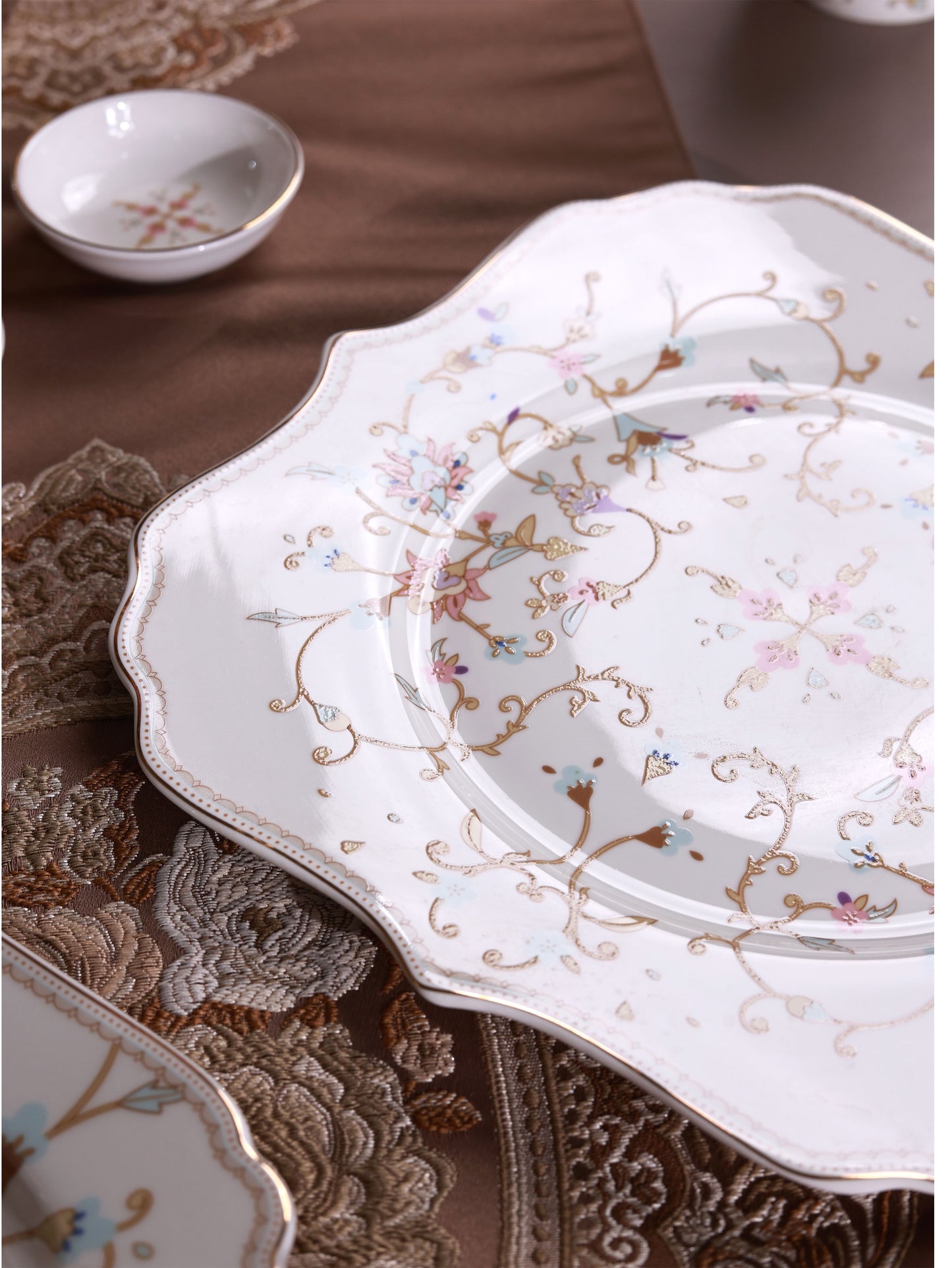 White Pattern 8 Pcs Coffee & Platter Set (4 Mugs, 1 Square Platter, 1 Snack Platter, 2 Dip Bowls)