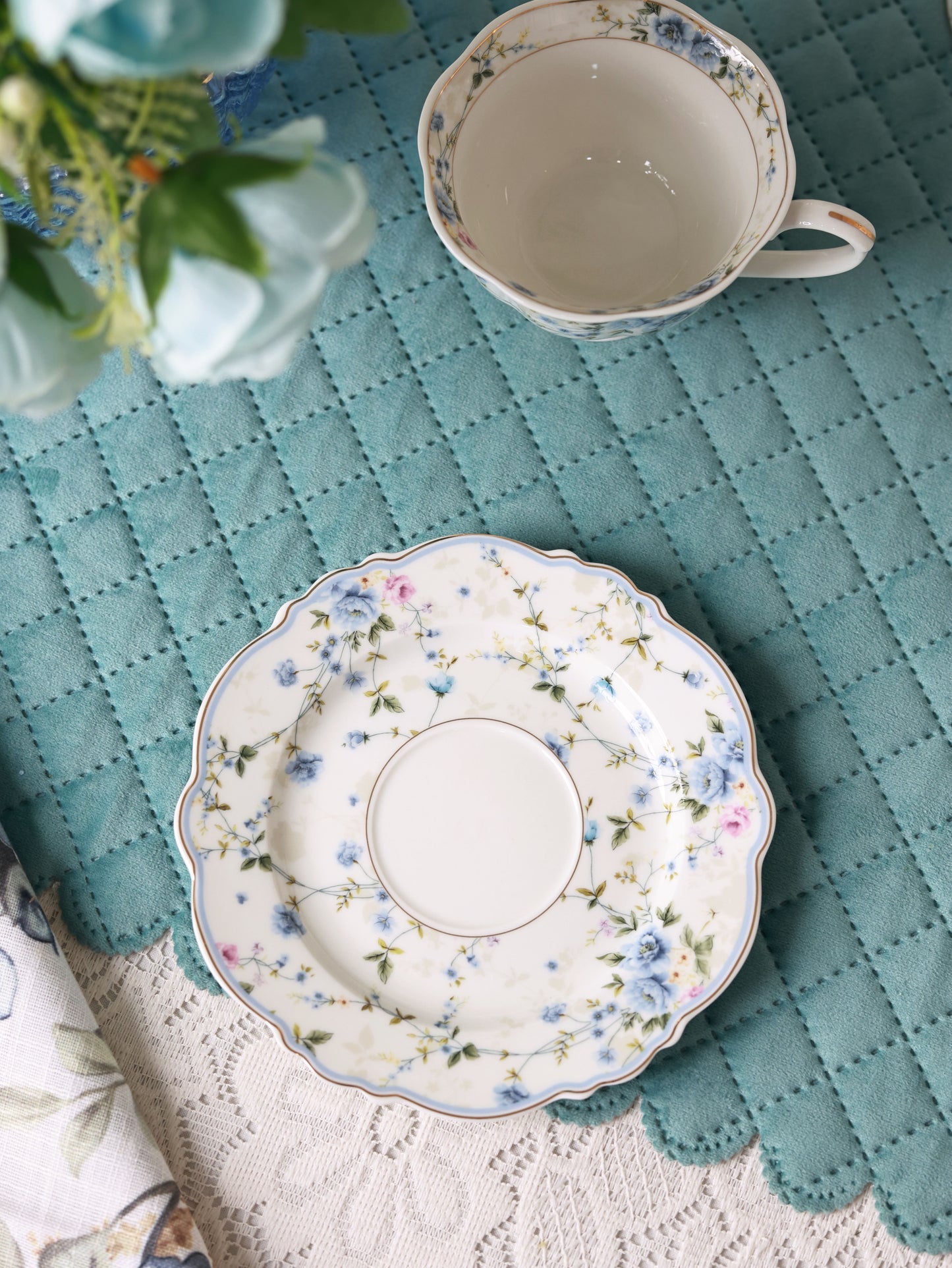 Yorkshire bloom 15 Pcs Tea Set (Vintage Collection)