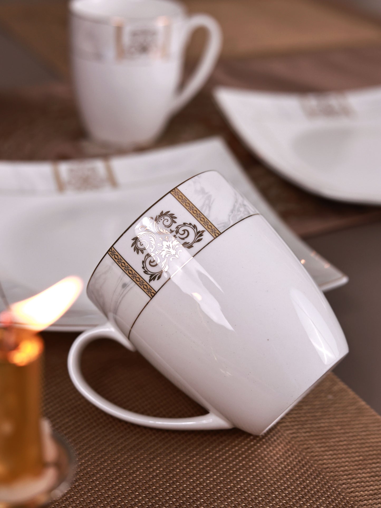 Regency Gold Coffee Mugs with Snack Plates (4 Mugs and 4 Snack Plates)