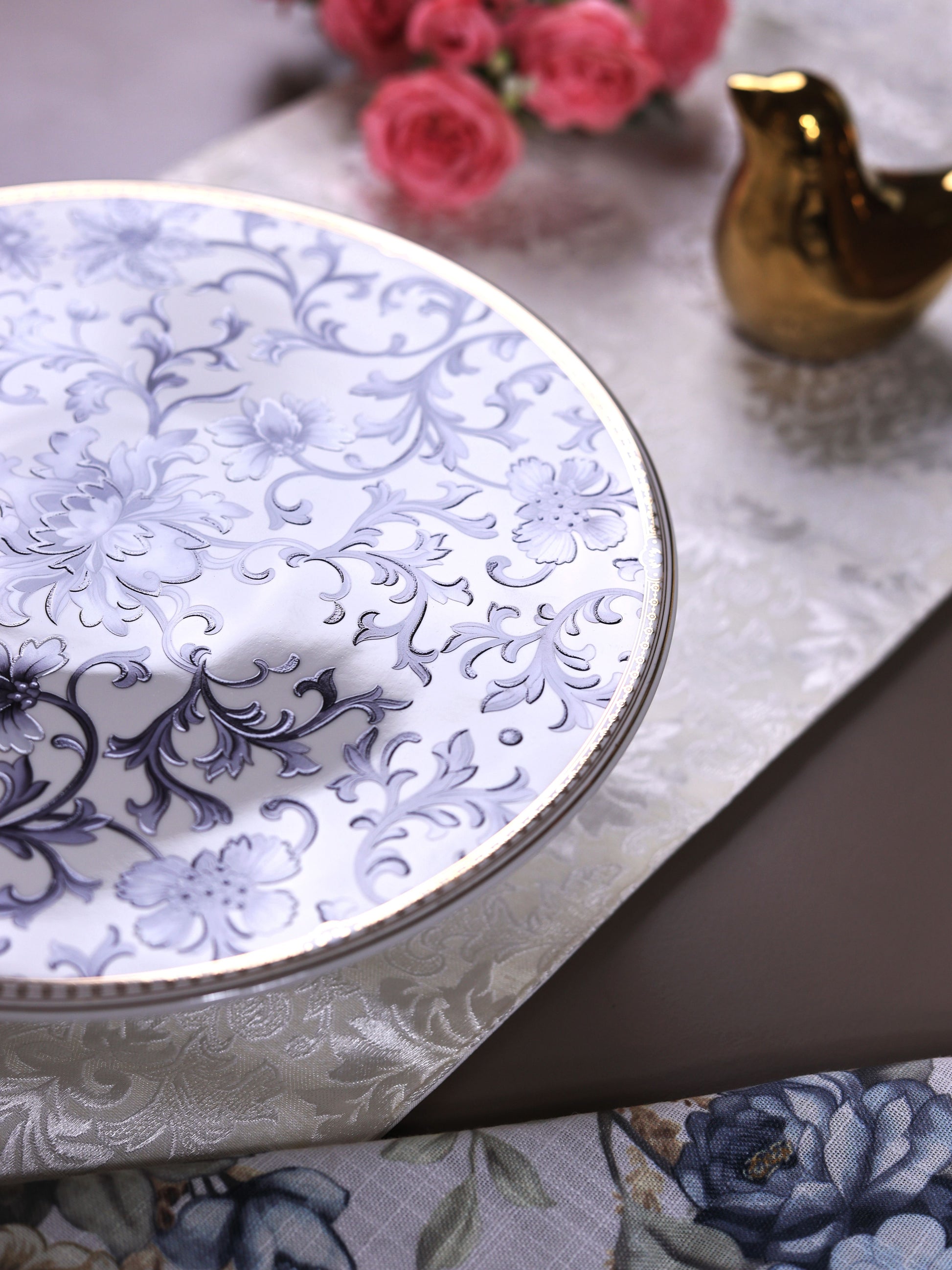 Royal Blue Cake Stand - Vigneto