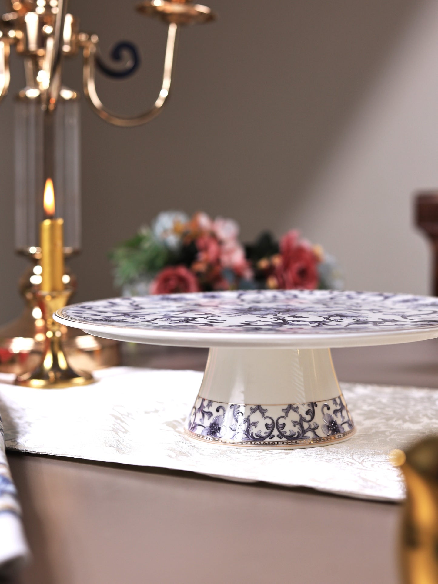 Royal Blue Cake Stand - Vigneto