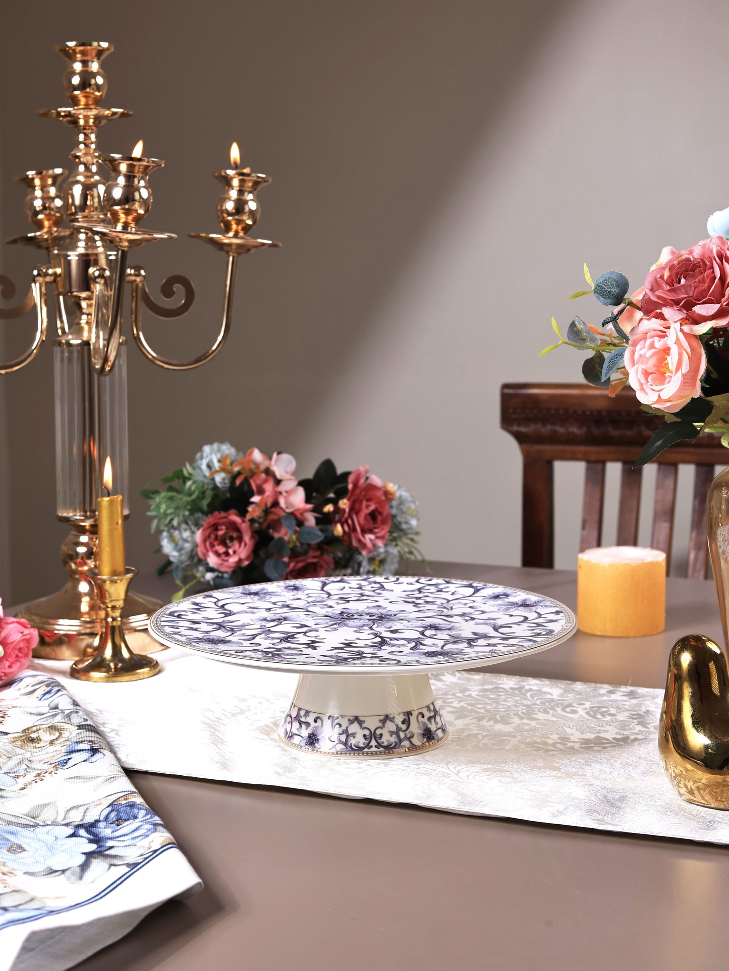 Royal Blue Cake Stand - Vigneto