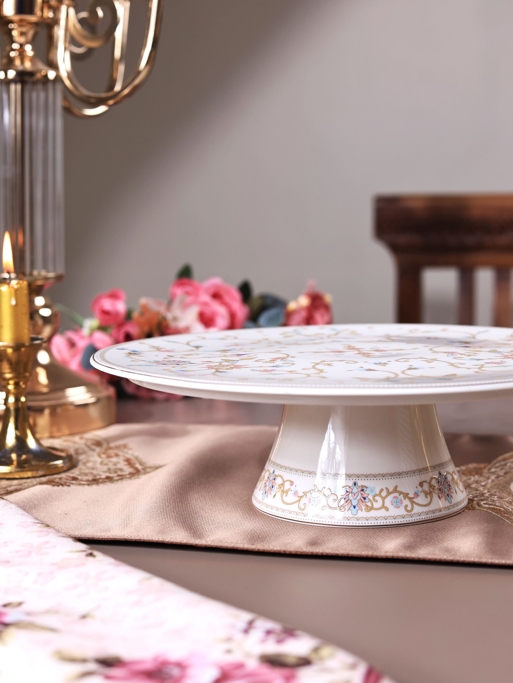 White Pattern Cake Stand - Vigneto