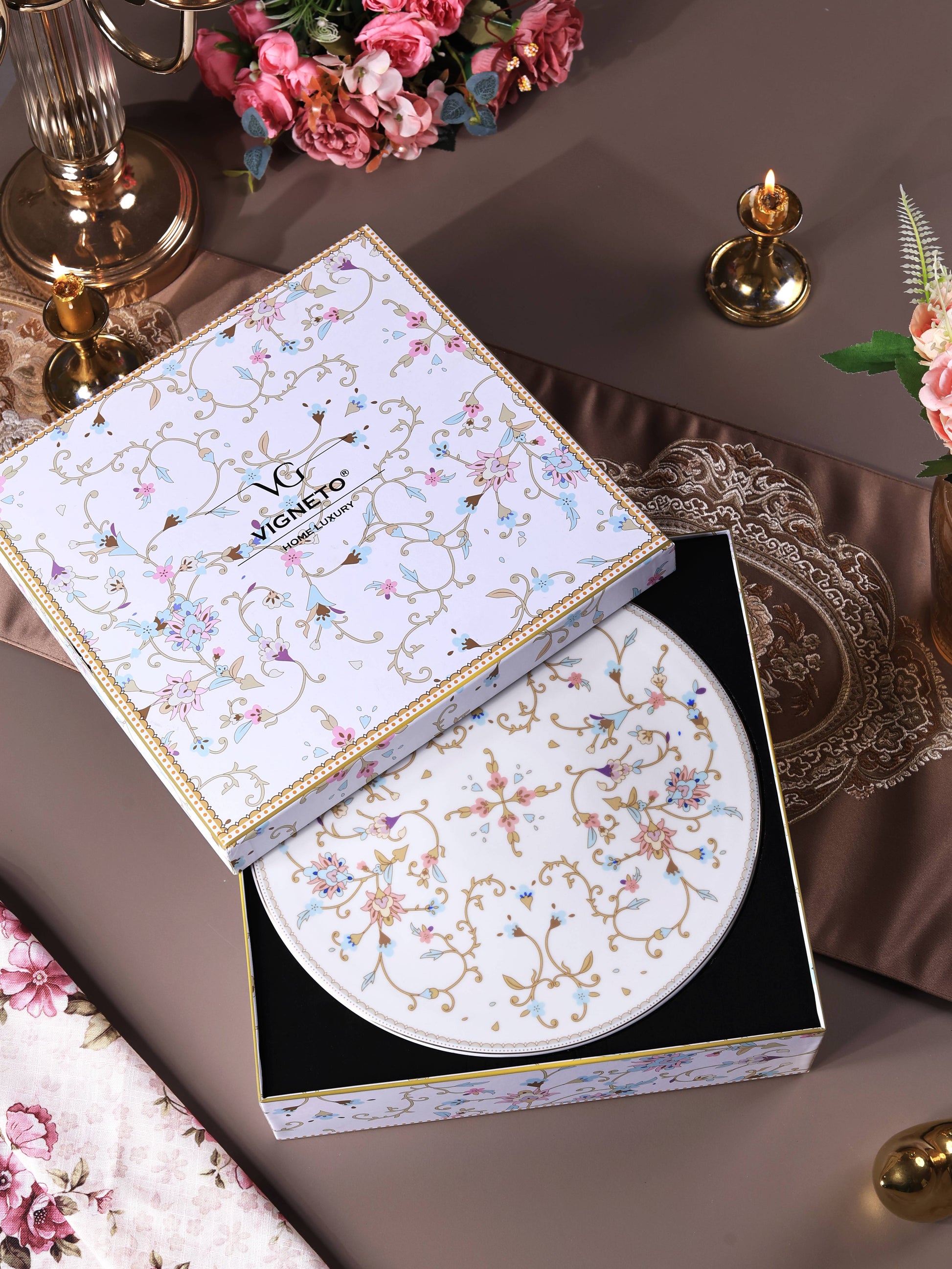 White Pattern Cake Stand - Vigneto