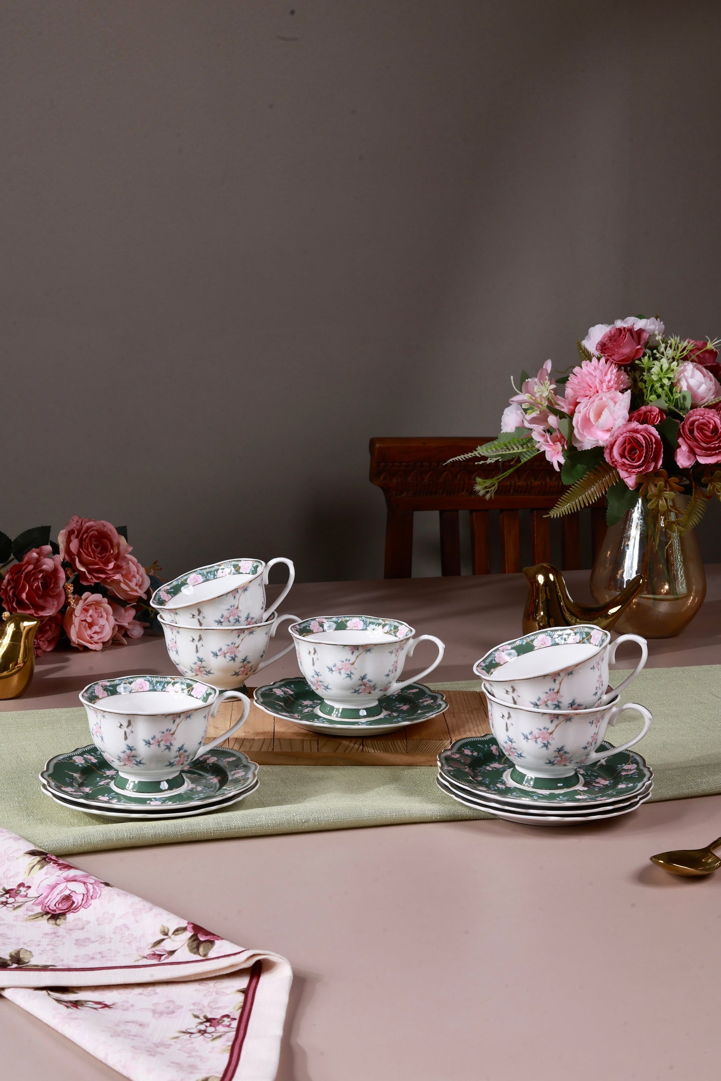 Victorian Green Cup and Saucer Set (Vintage Collection, 6 Cups and 6 Saucers) - Vigneto