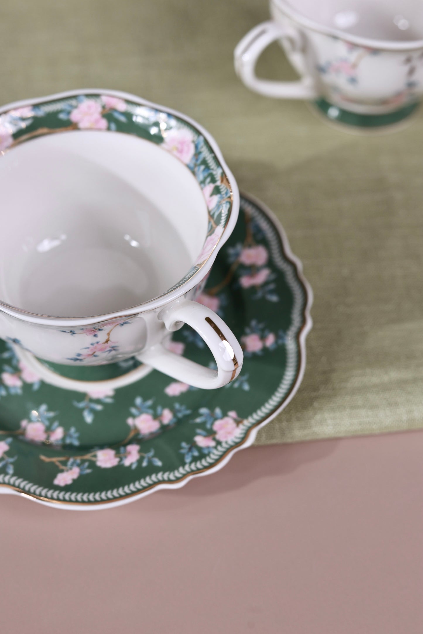 Victorian Green Cup and Saucer Set (Vintage Collection, 6 Cups and 6 Saucers) - Vigneto