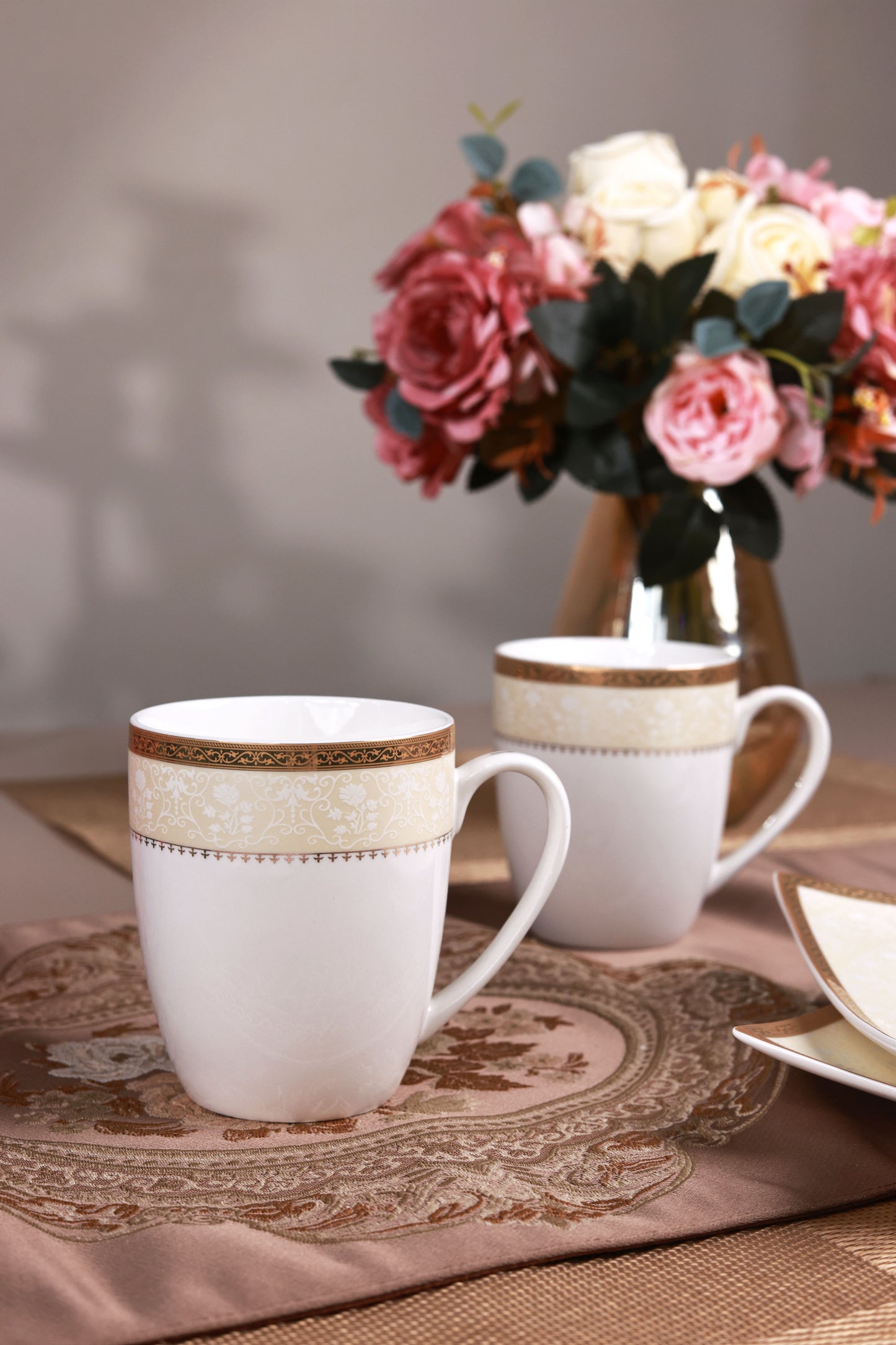 Creme Gold Coffee Mugs with Snack Plates (4 Mugs and 4 Snack Plates)