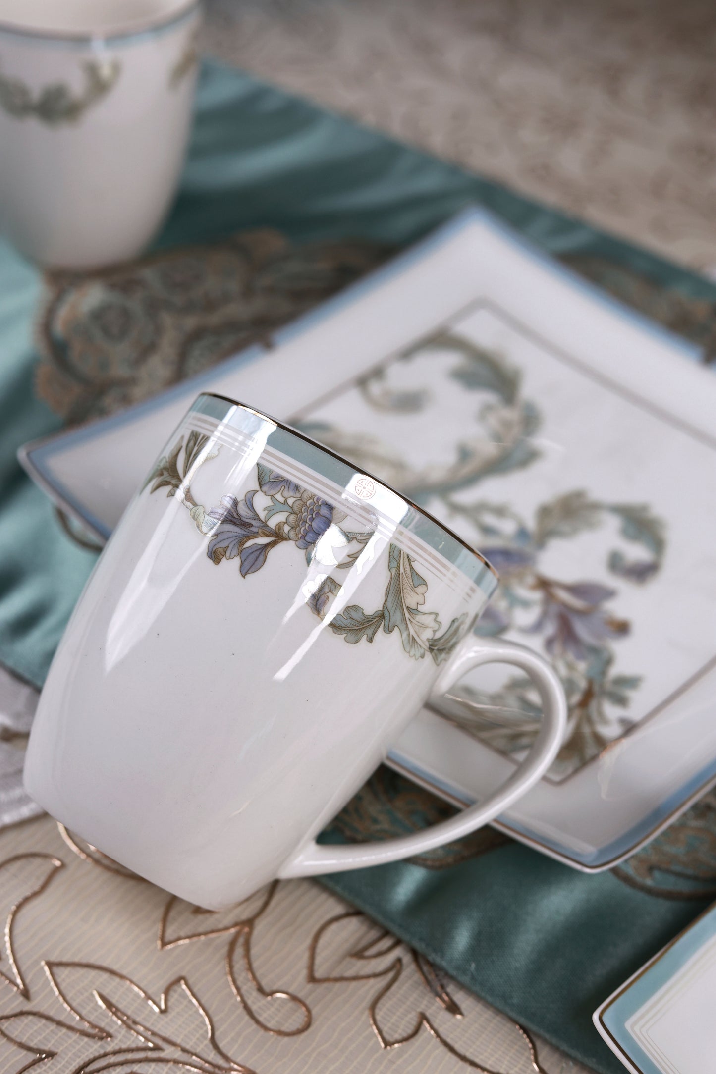 Oriental Blume Coffee Mugs with Snack Plates (4 Mugs and 4 Snack Plates)