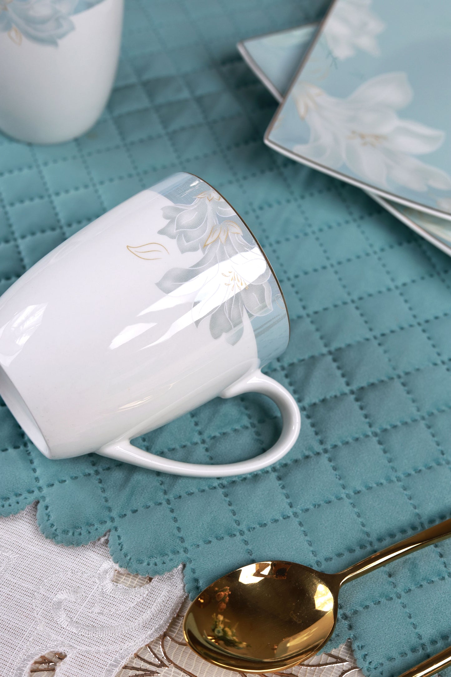 La Pacifique Coffee Mugs with Snack Plates (4 Mugs and 4 Snack Plates)