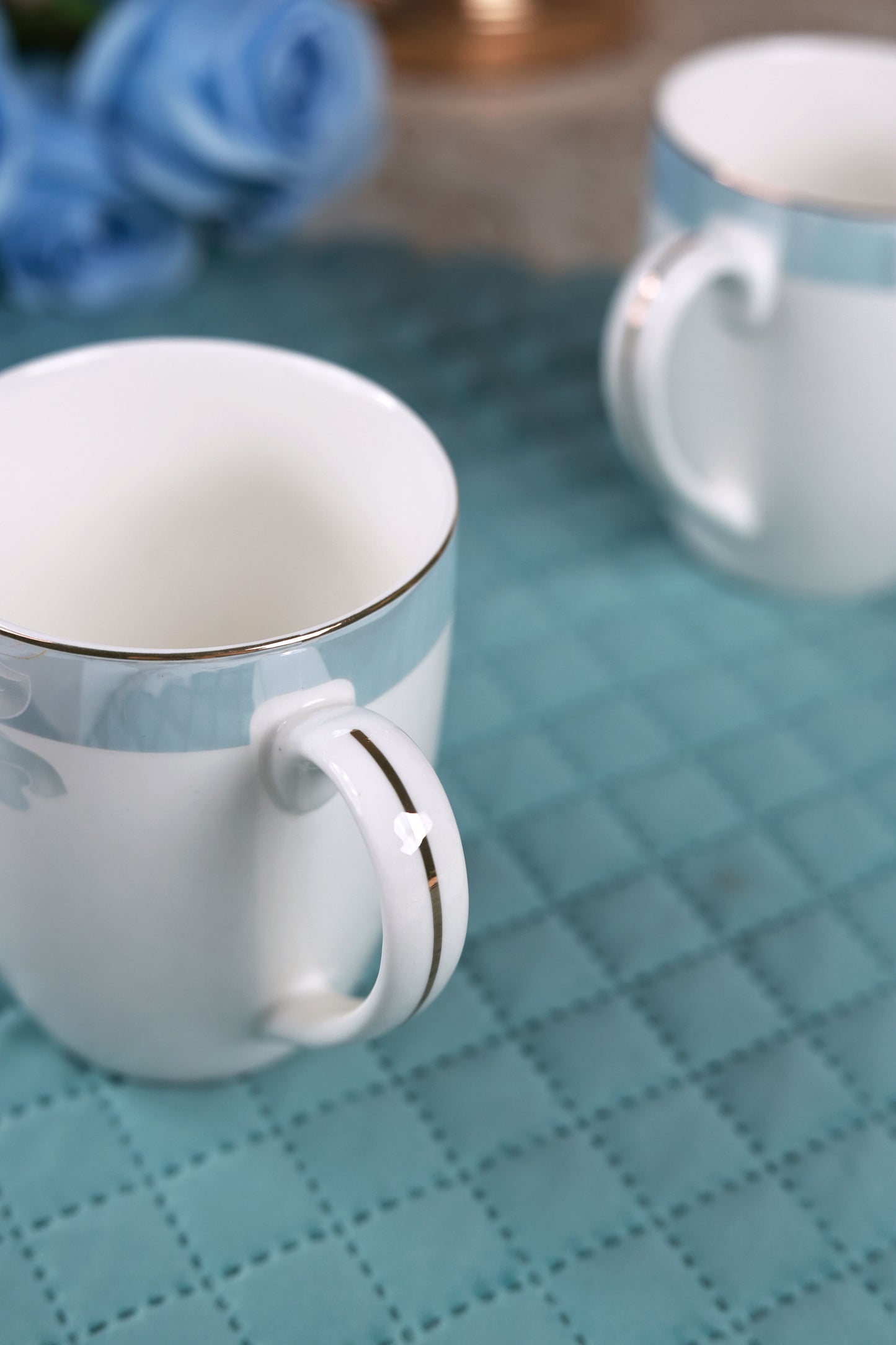 La Pacifique Coffee Mugs with Snack Plates (4 Mugs and 4 Snack Plates)