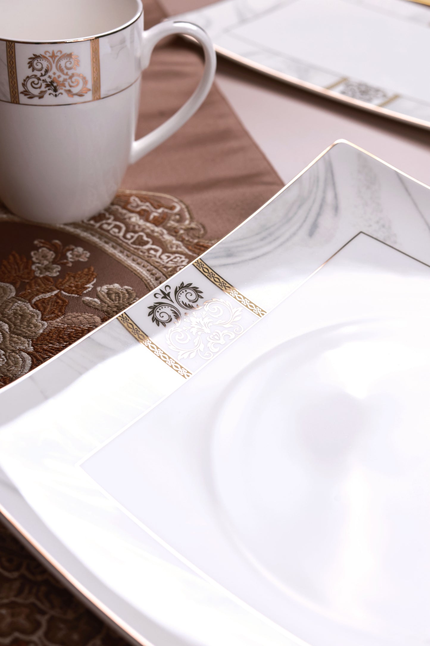 Regency Gold 6 Pcs Coffee & Platter Set (4 Mugs, 1 Square Platter, 1 Snack Platter)