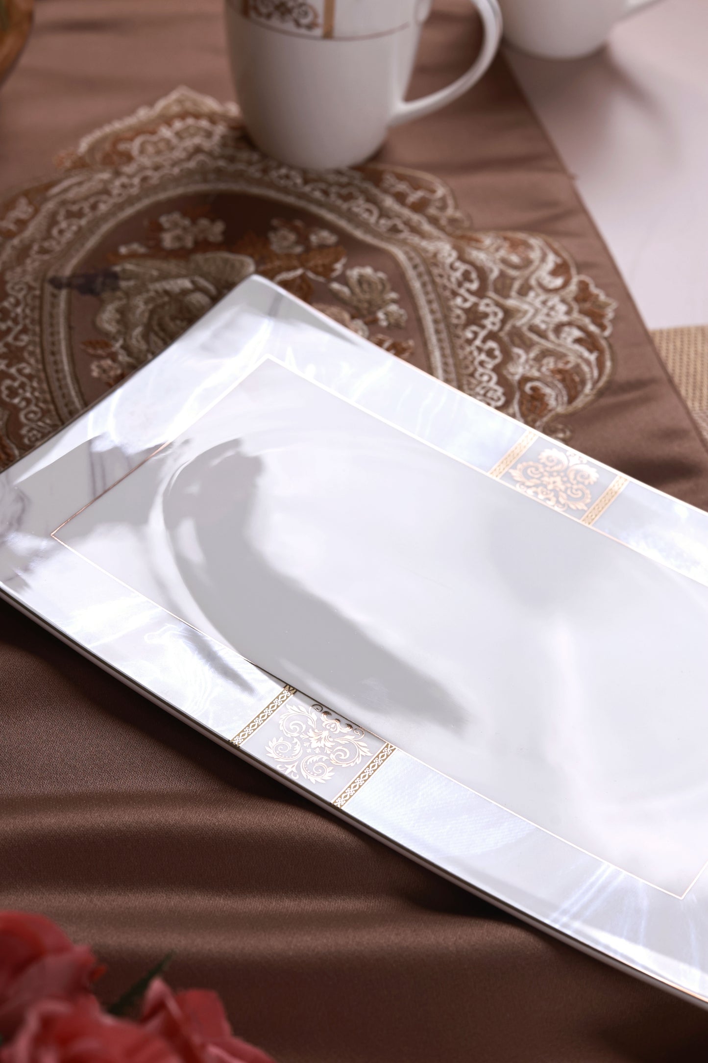 Regency Gold 6 Pcs Coffee & Platter Set (4 Mugs, 1 Square Platter, 1 Snack Platter)