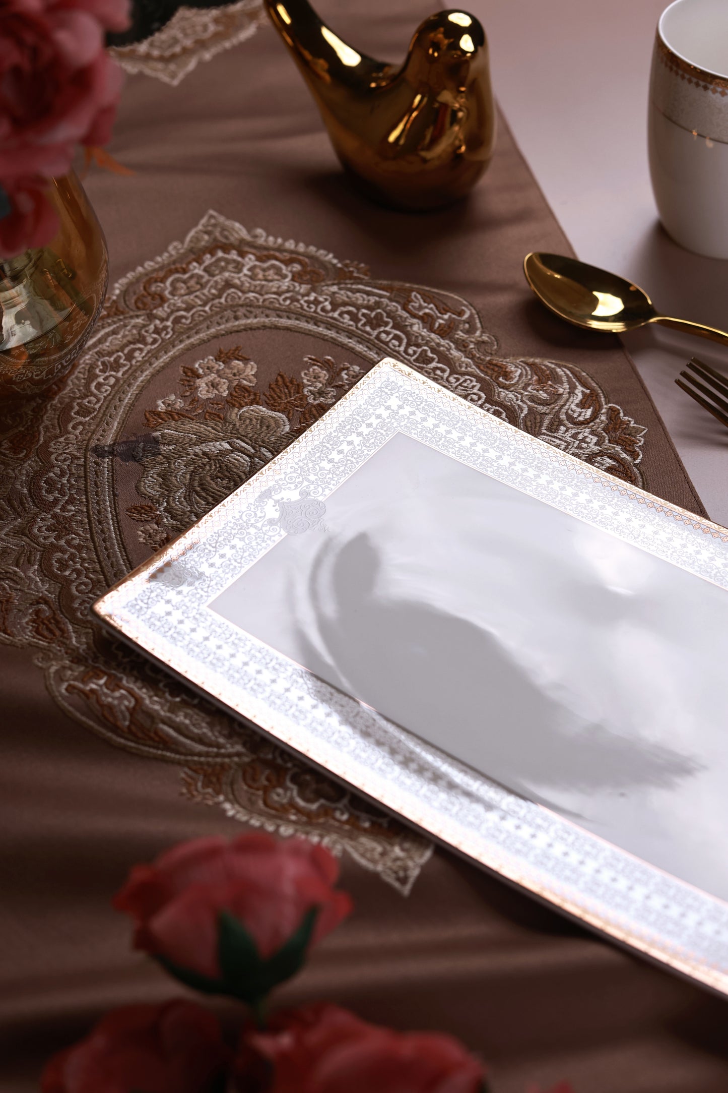 Persian Ivory 6 Pcs Coffee & Platter Set (4 Mugs, 1 Square Platter, 1 Snack Platter)