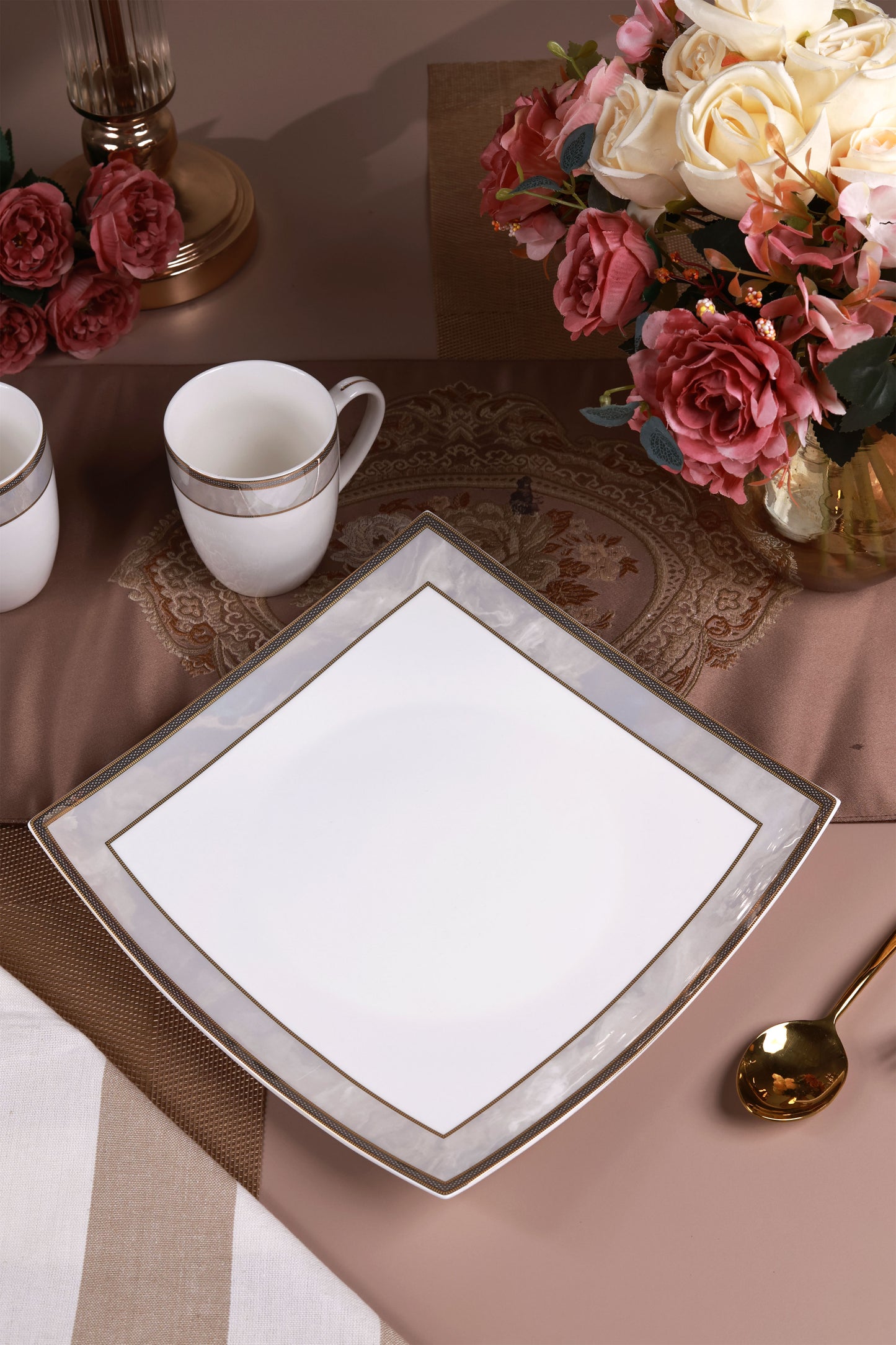 Oyster Pearl 6 Pcs Coffee & Platter Set (4 Mugs, 1 Square Platter, 1 Snack Platter)