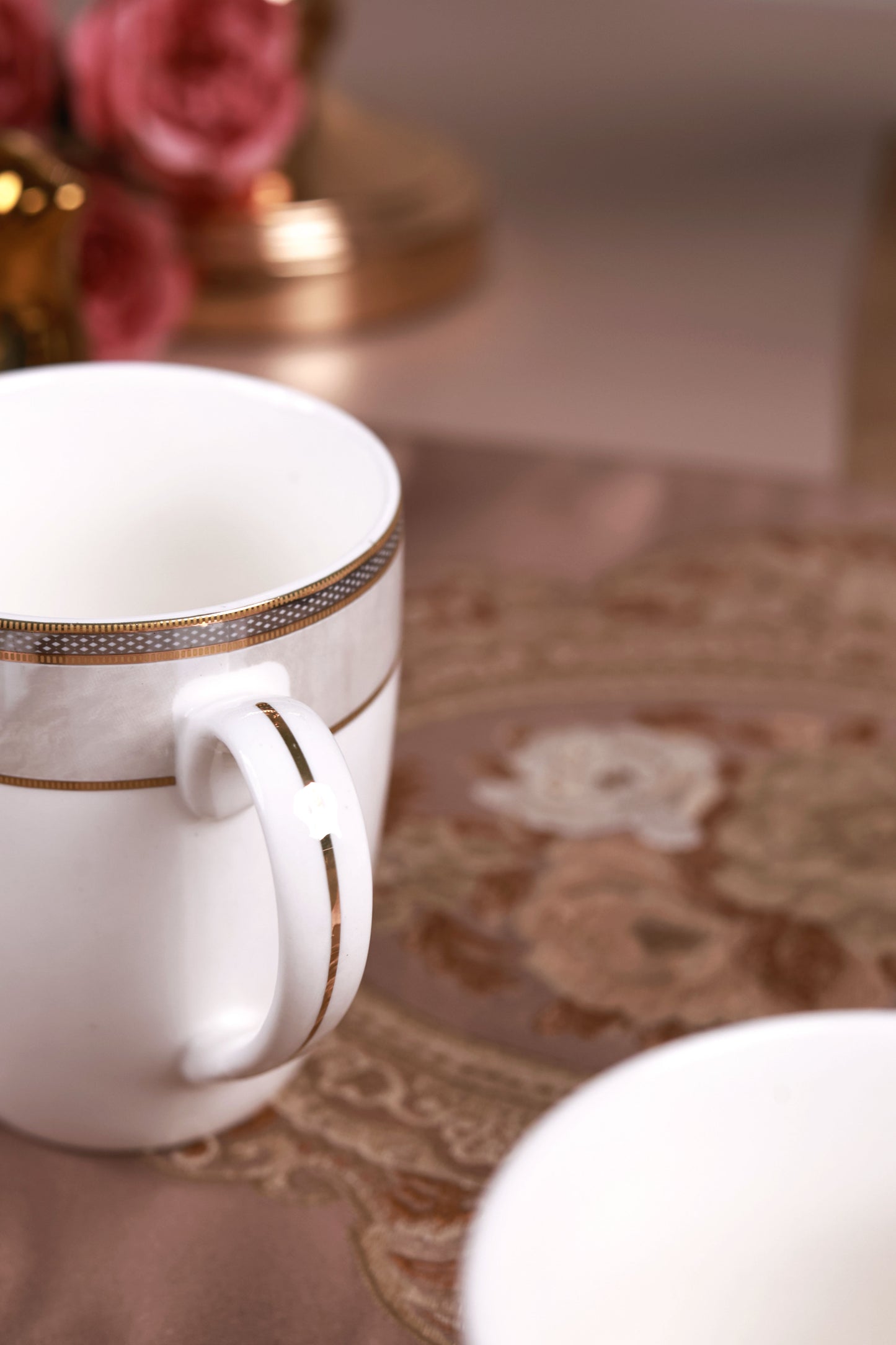 Oyster Pearl 6 Pcs Coffee & Platter Set (4 Mugs, 1 Square Platter, 1 Snack Platter)