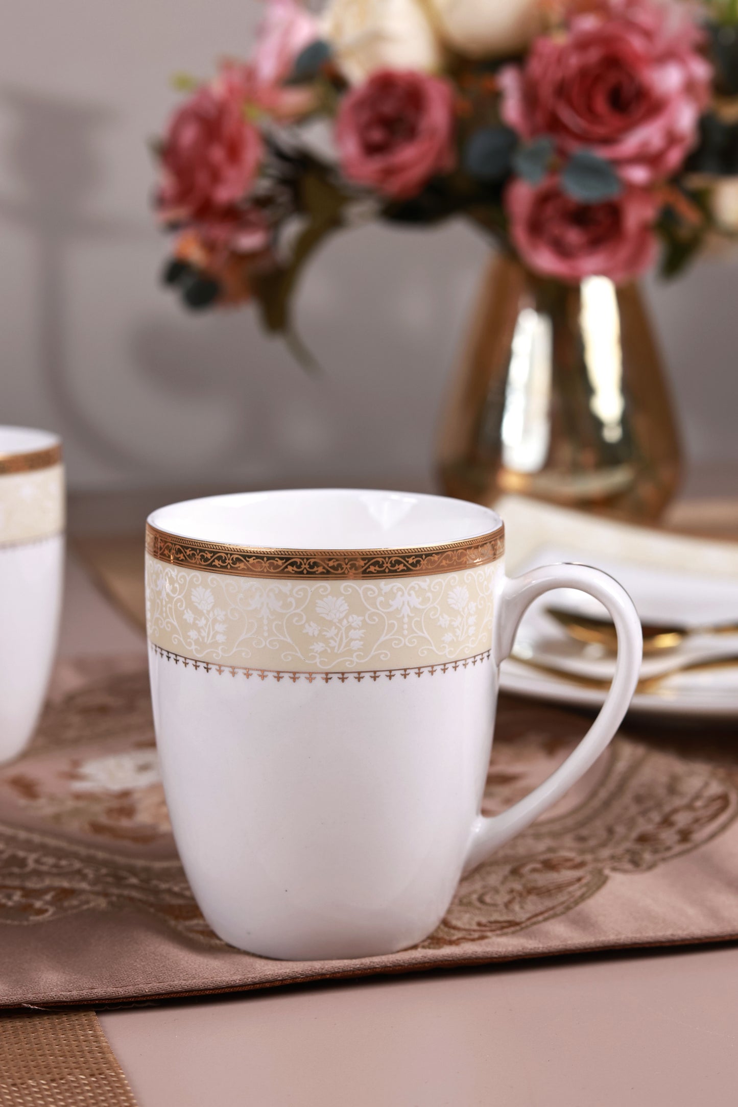 Creme Gold 6 Pcs Coffee & Platter Set (4 Mugs, 1 Square Platter, 1 Snack Platter)