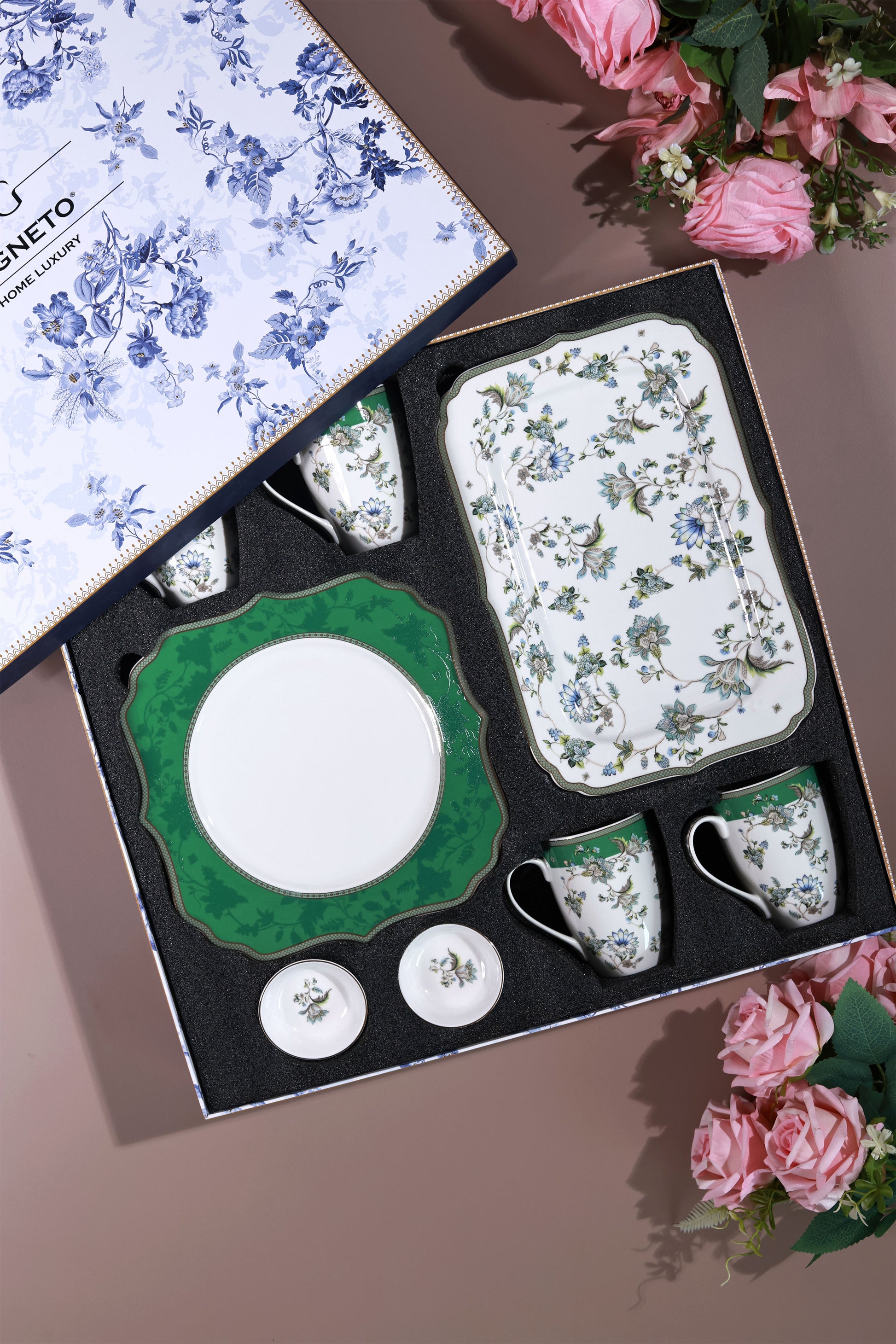 Tudor Green 8 Pcs Coffee & Platter Set (4 Mugs, 1 Square Platter, 1 Snack Platter, 2 Dip Bowls) - Vigneto