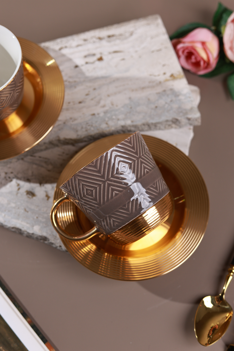 Chestnut Cup and Saucer Set (Metal Collection, 24K Gold)