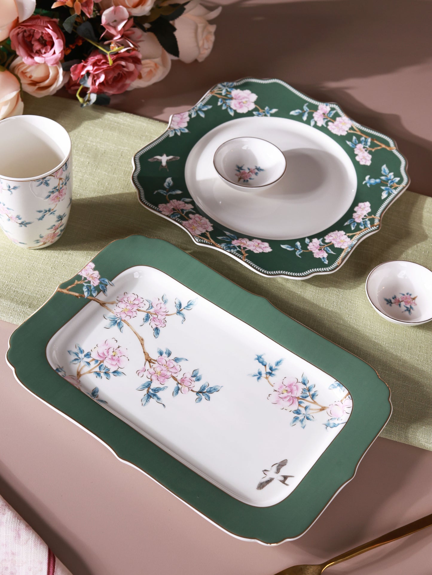 Victorian Green 8 Pcs Coffee & Platter Set (4 Mugs, 1 Square Platter, 1 Snack Platter, 2 Dip Bowls)