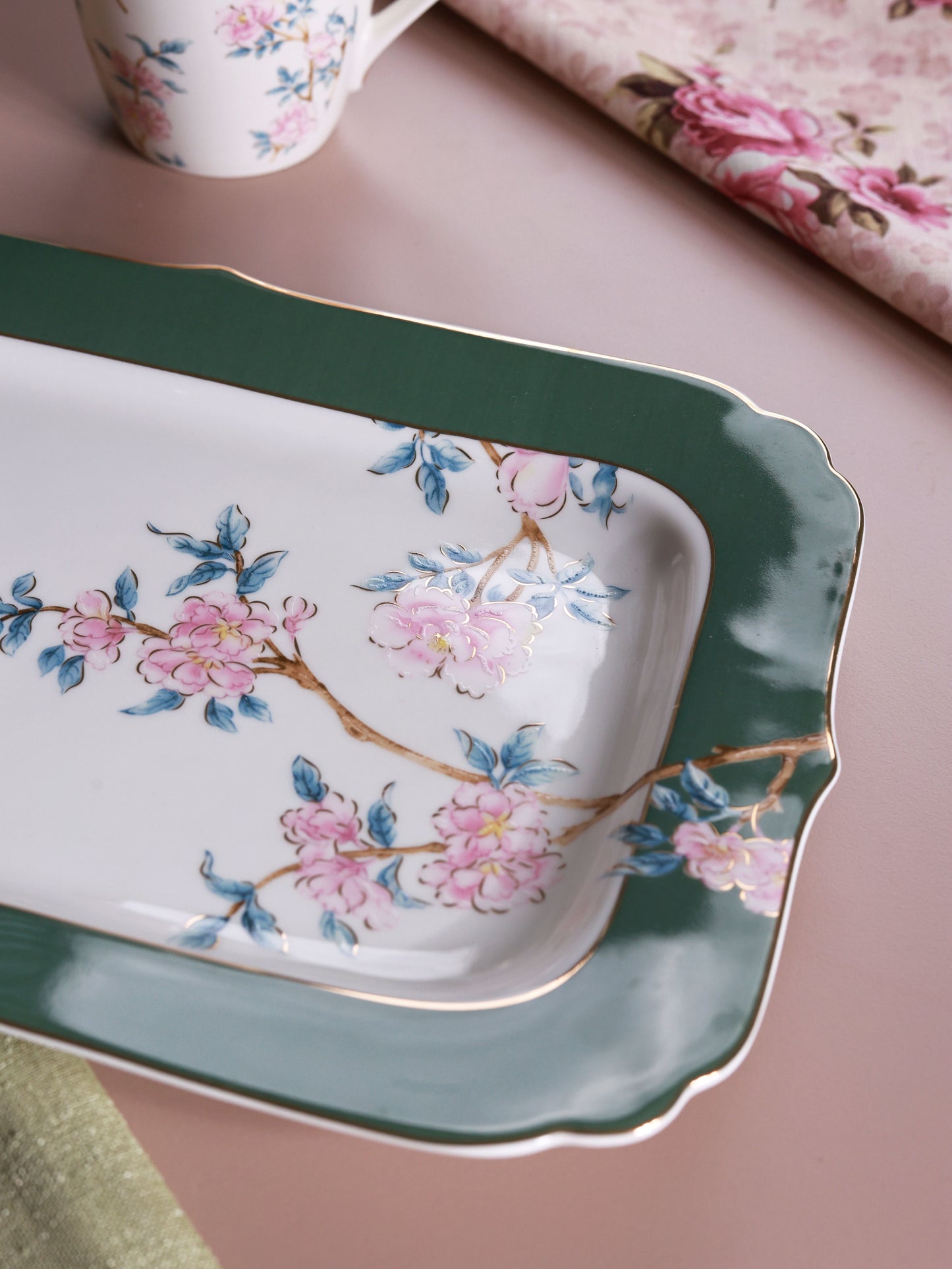 Victorian Green 8 Pcs Coffee & Platter Set (4 Mugs, 1 Square Platter, 1 Snack Platter, 2 Dip Bowls)