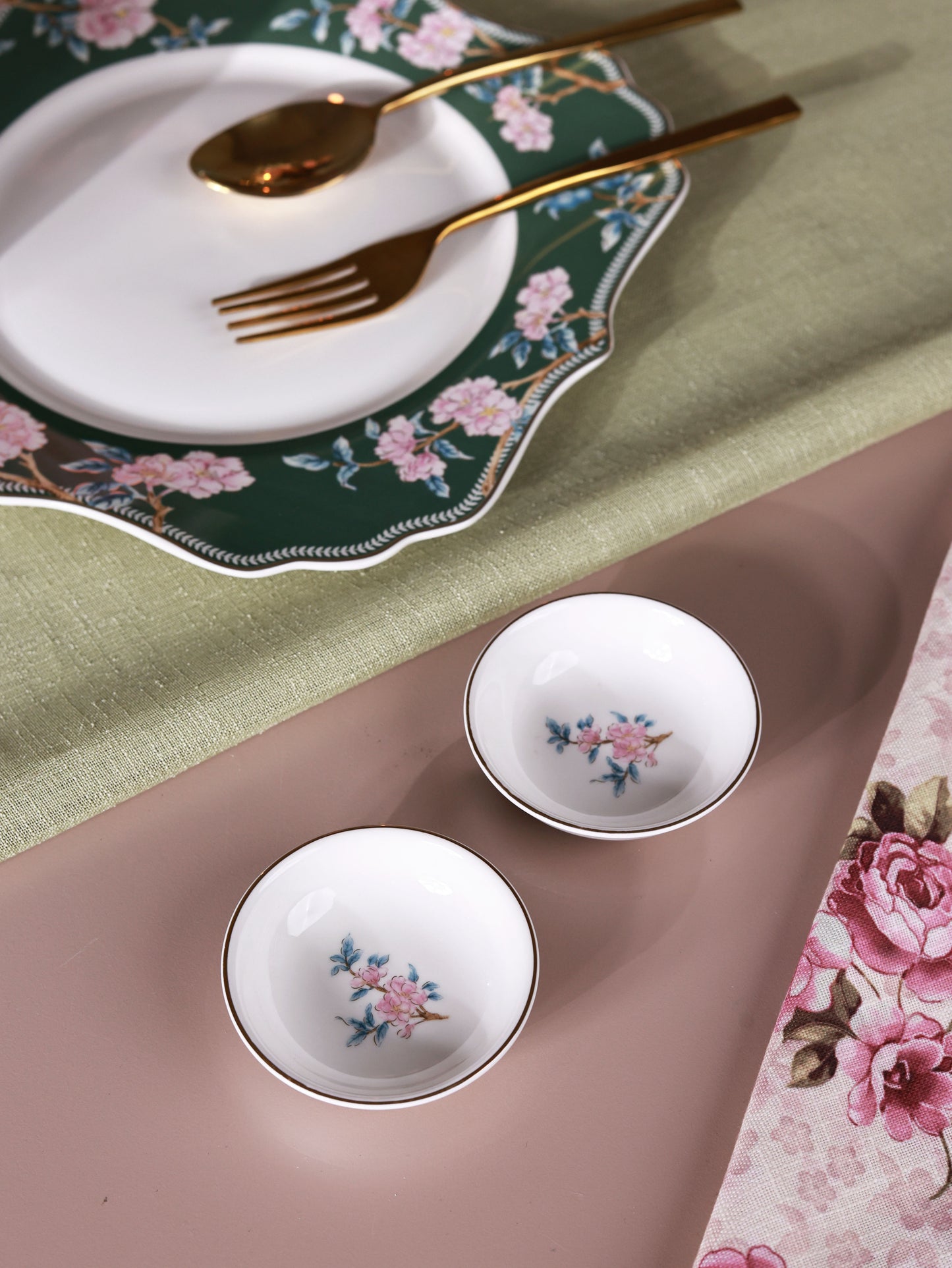 Victorian Green 8 Pcs Coffee & Platter Set (4 Mugs, 1 Square Platter, 1 Snack Platter, 2 Dip Bowls)