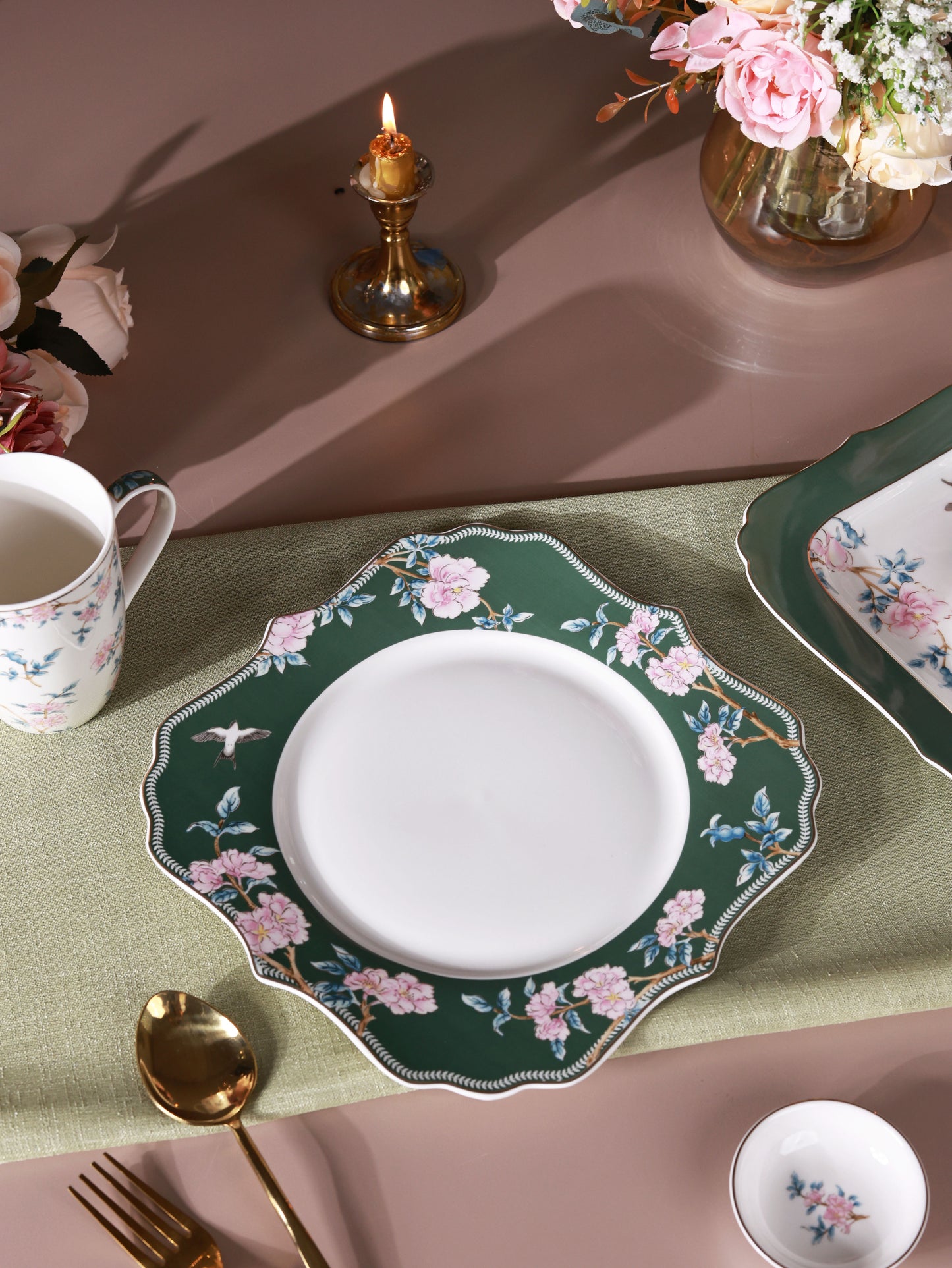 Victorian Green 8 Pcs Coffee & Platter Set (4 Mugs, 1 Square Platter, 1 Snack Platter, 2 Dip Bowls)