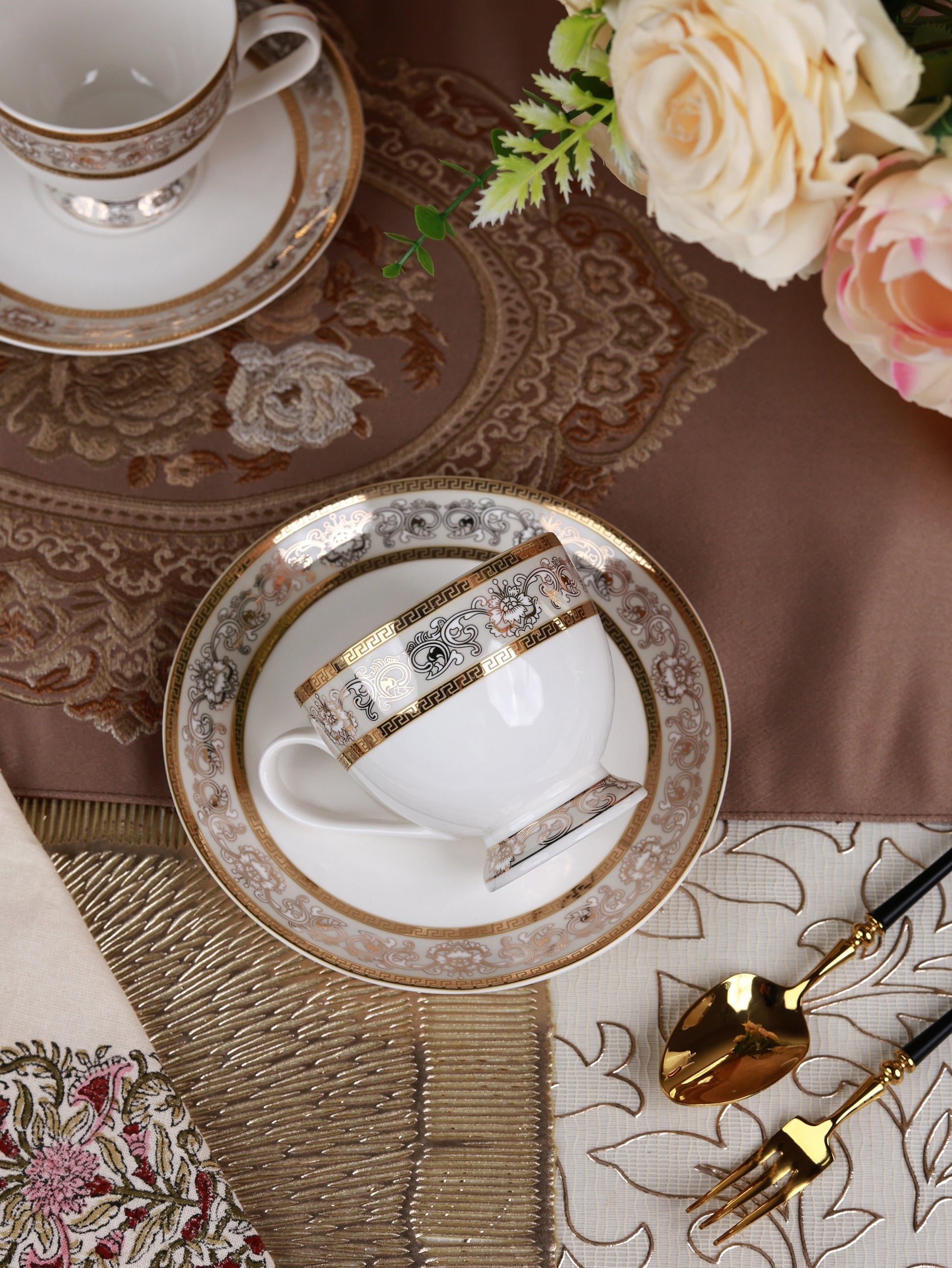 Mughal Gold and Grey 15 Pcs Tea Set - Vigneto
