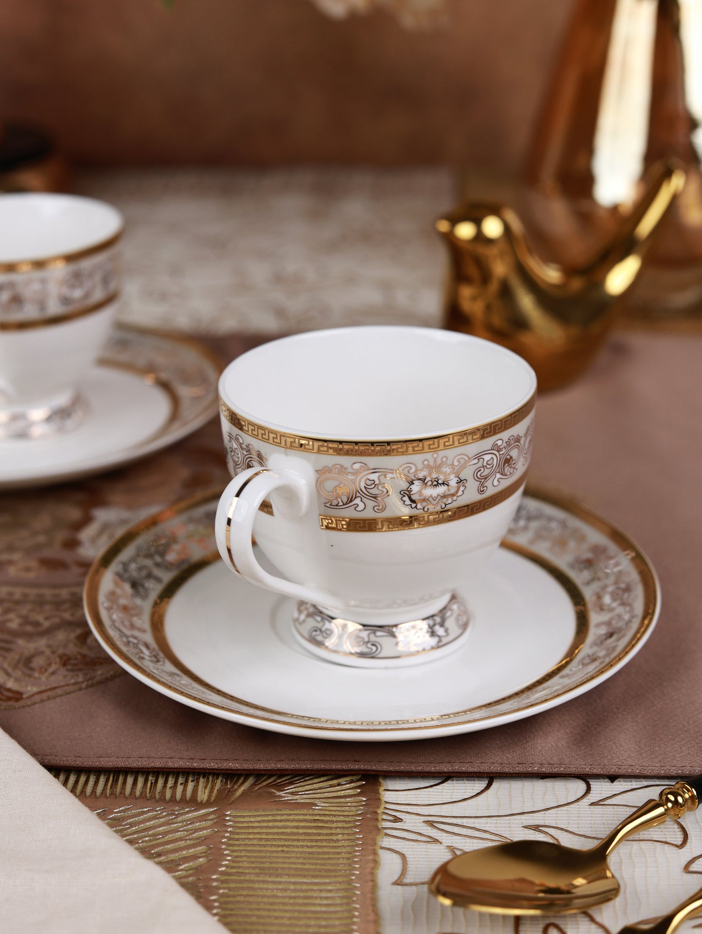 Mughal Gold and Grey 15 Pcs Tea Set - Vigneto
