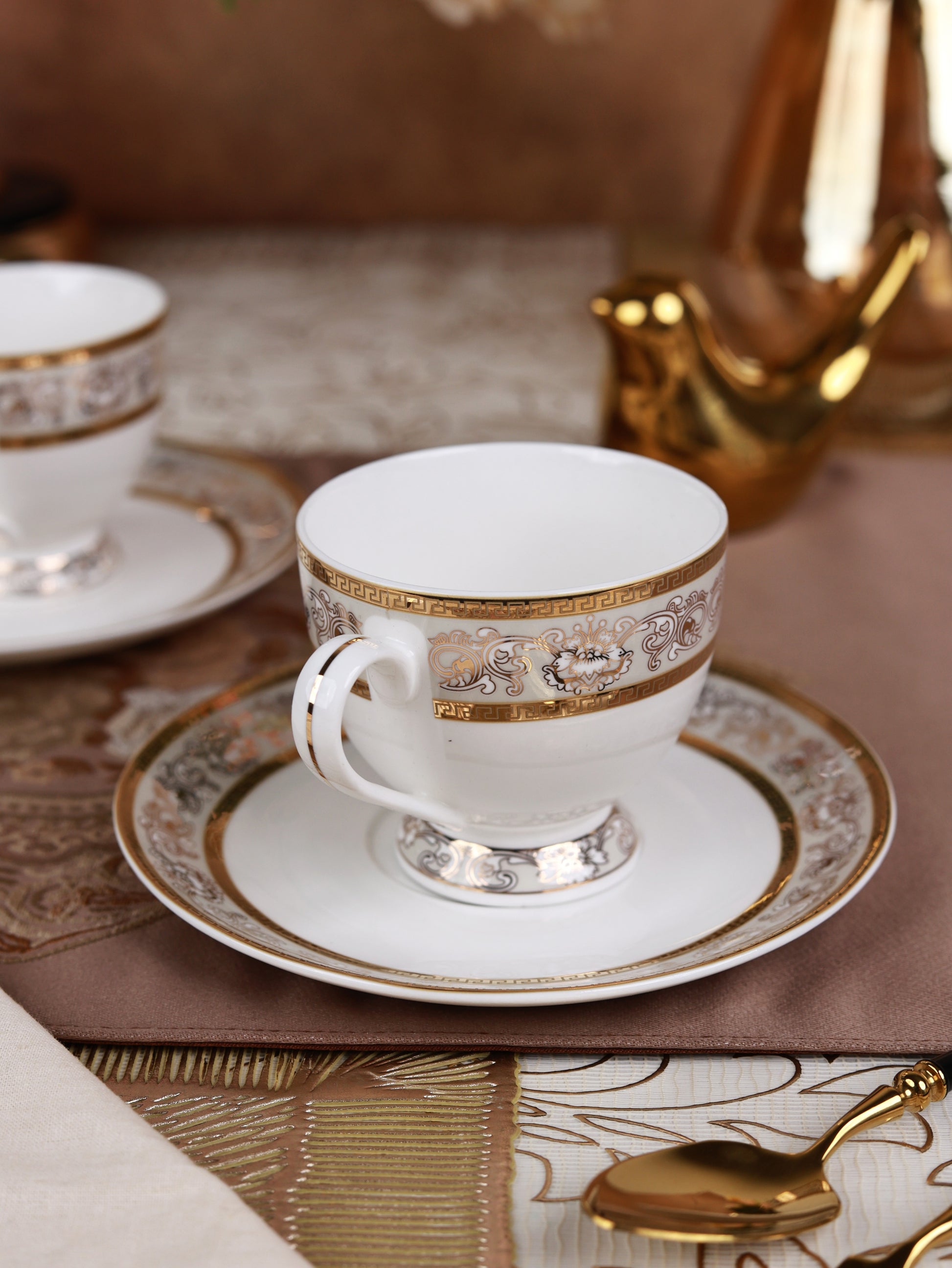 Mughal Gold and Grey 15 Pcs Tea Set - Vigneto