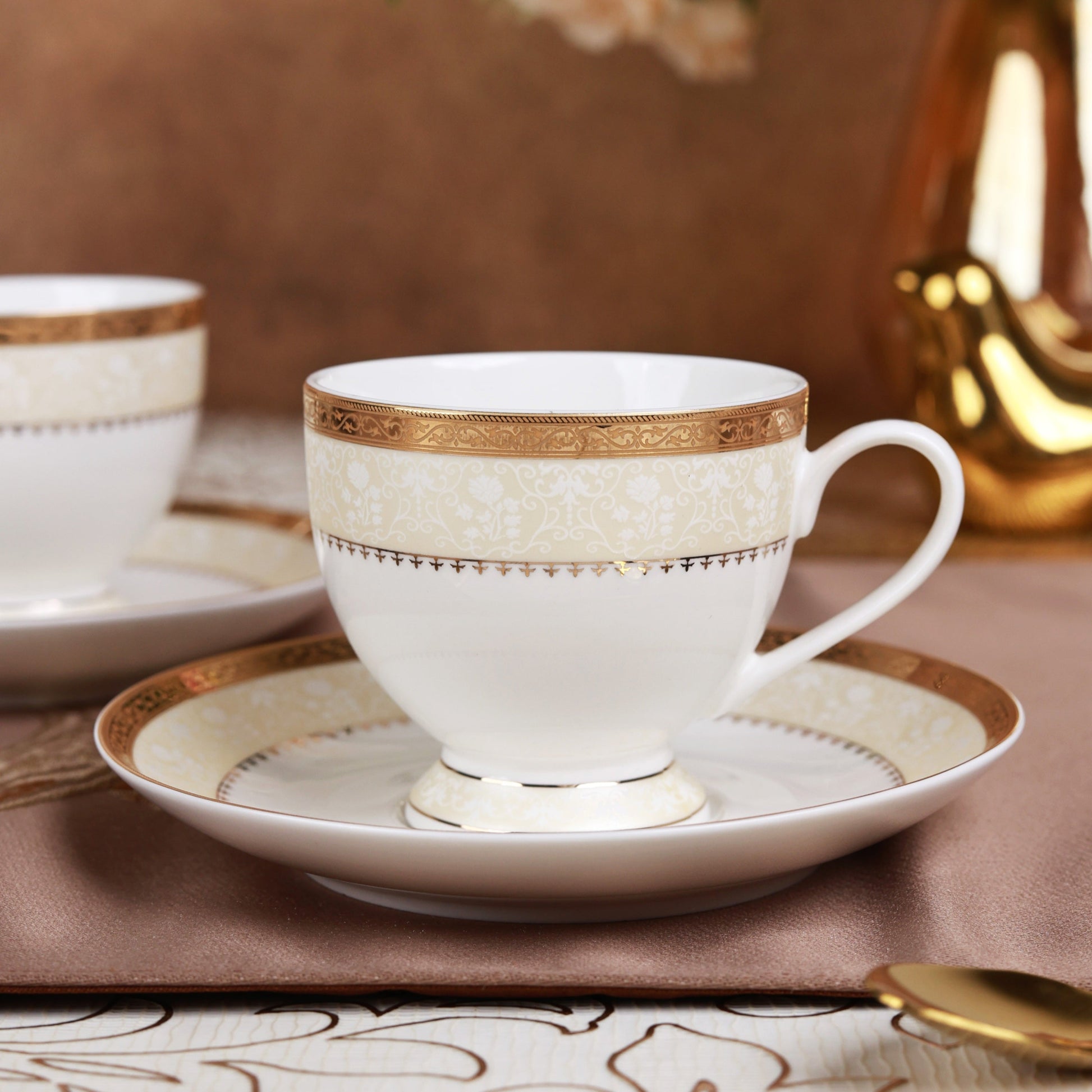 Crème Gold Cup and Saucer Set (6 Cups and 6 Saucers) - Vigneto
