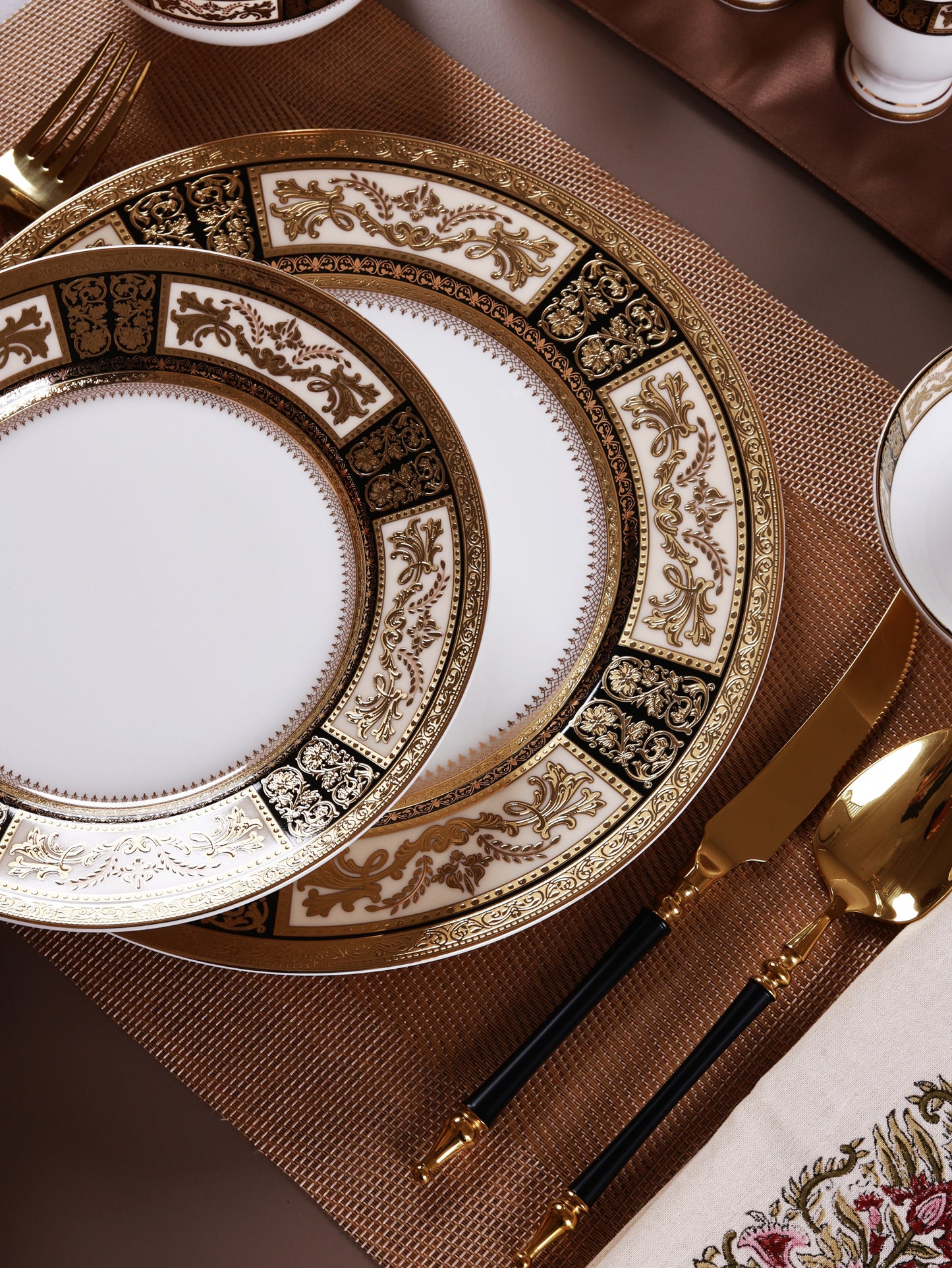 Chateau d'Or 36 Pcs Dinner Set (Palace Collection, 24K Embossed Gold)