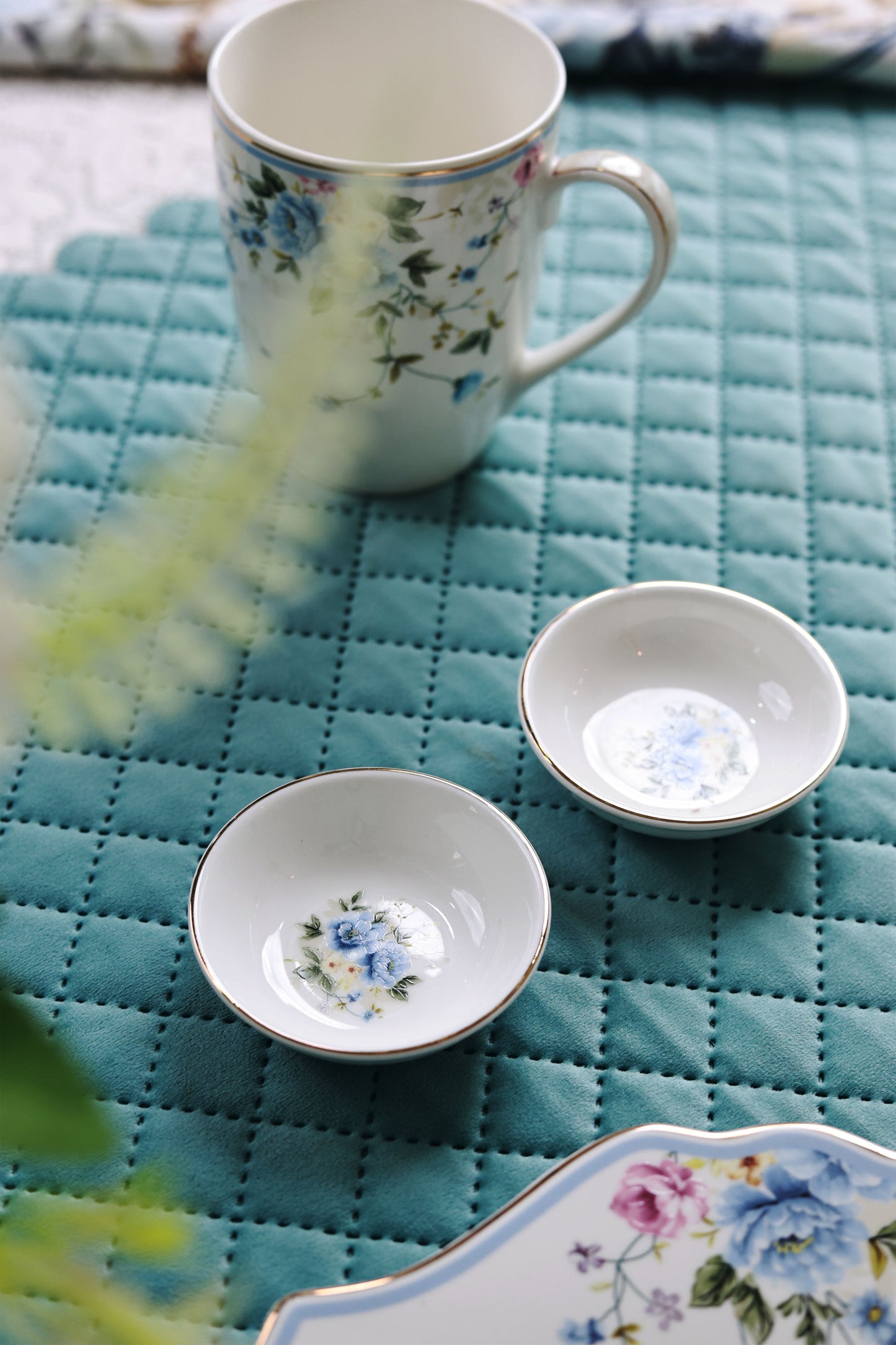 Yorkshire Bloom 8 Pcs Coffee & Platter Set (4 Mugs, 1 Square Platter, 1 Snack Platter, 2 Dip Bowls)