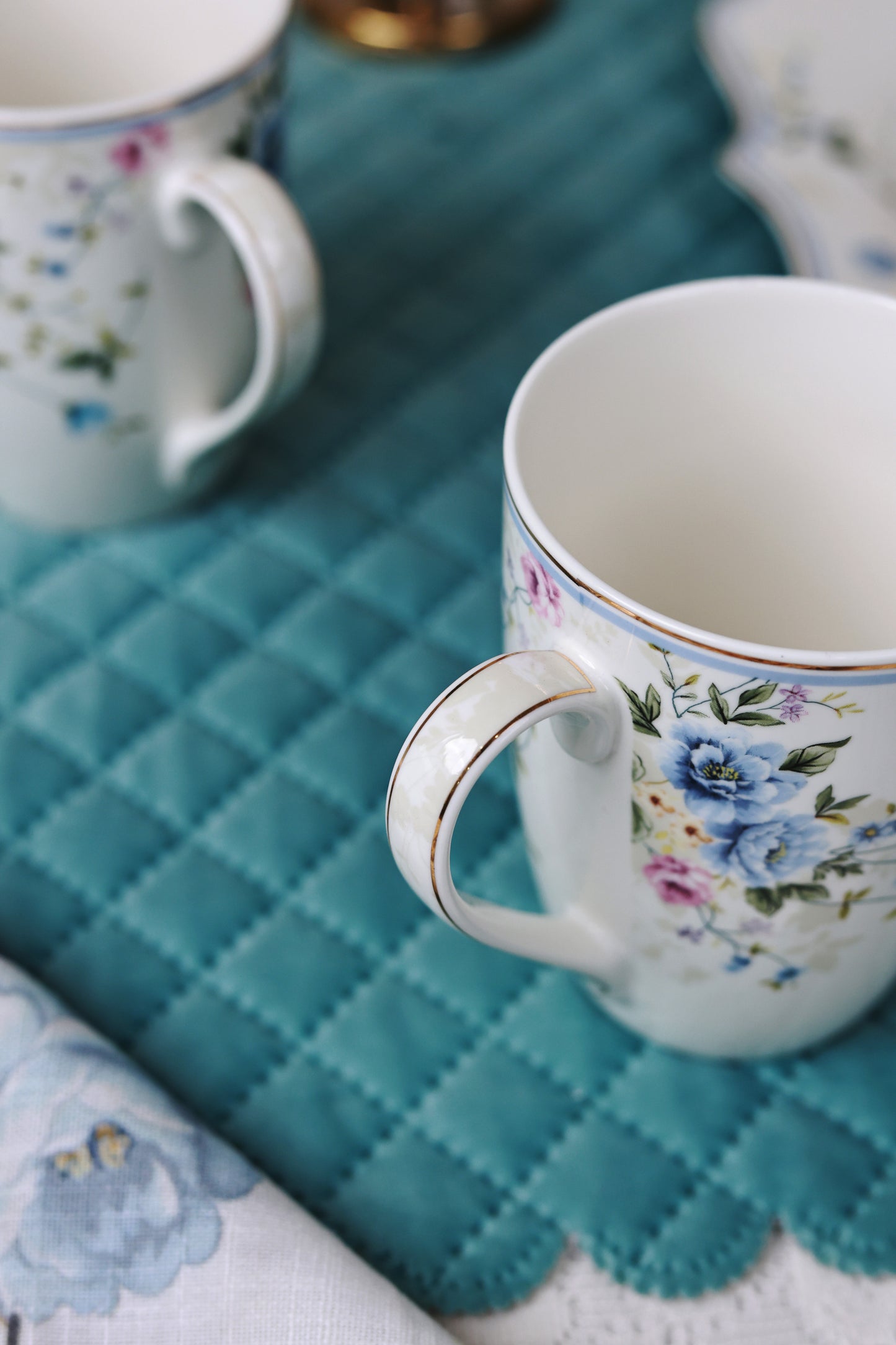 Yorkshire Bloom 8 Pcs Coffee & Platter Set (4 Mugs, 1 Square Platter, 1 Snack Platter, 2 Dip Bowls)