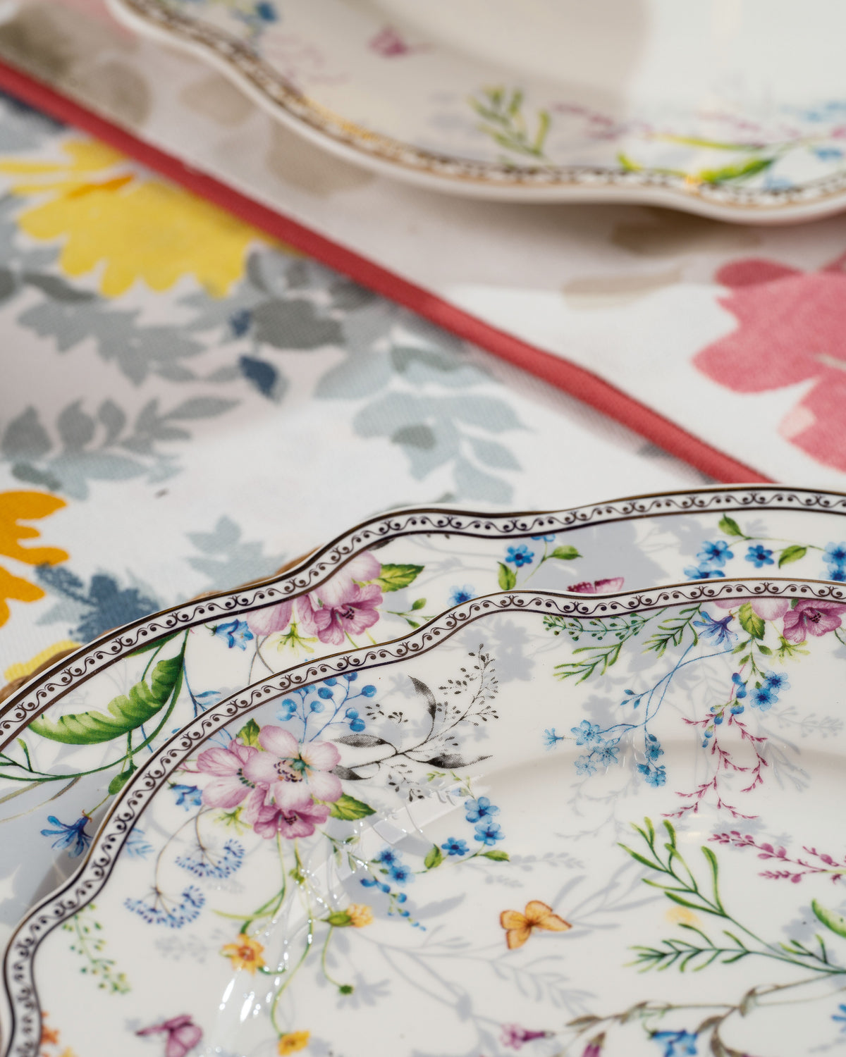 Flower Bed 18 Pcs Dinner Set – Vigneto
