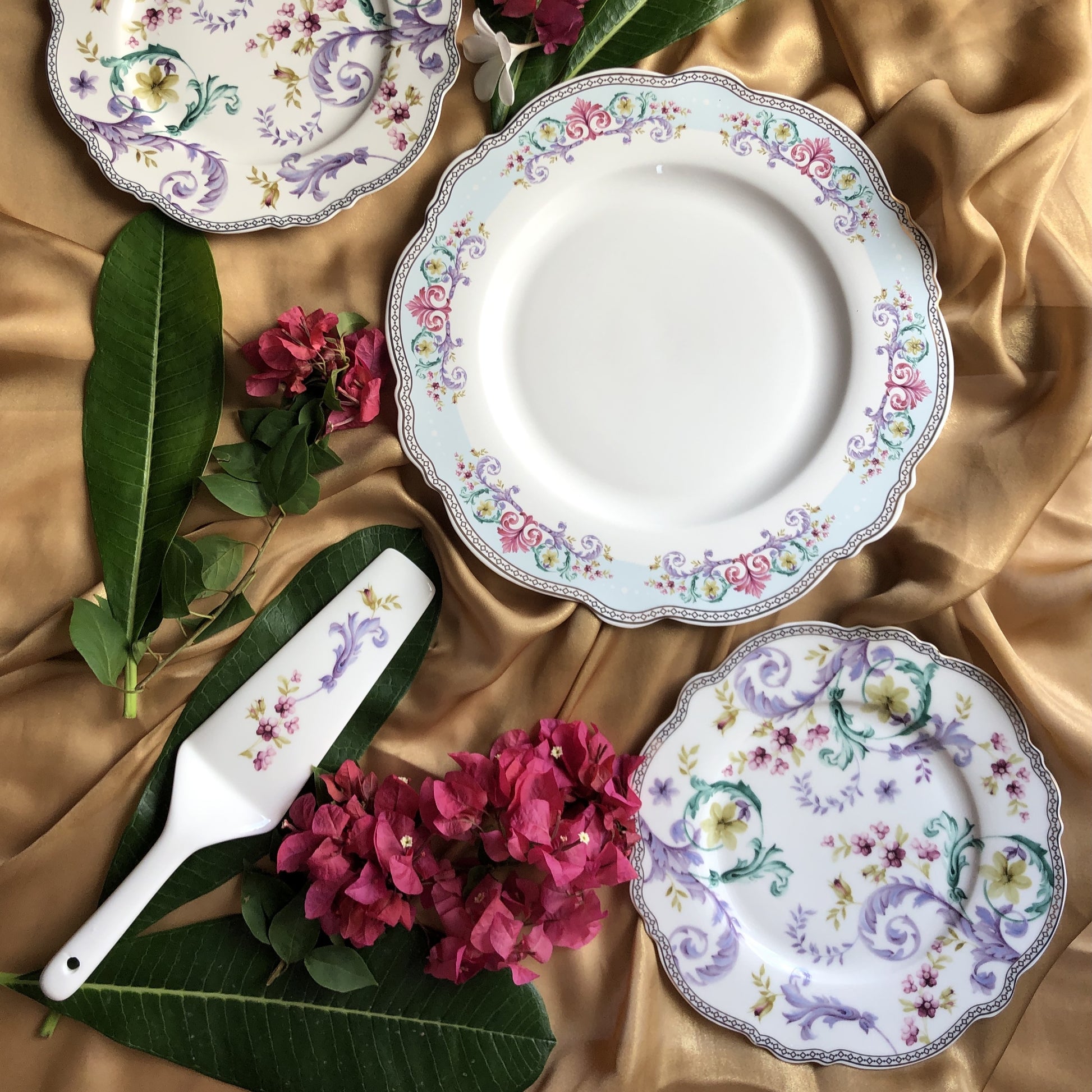 Purple Flower Snack Set (1 Dinner Plate, 6 Quarter Plates, 1 Server) - Vigneto