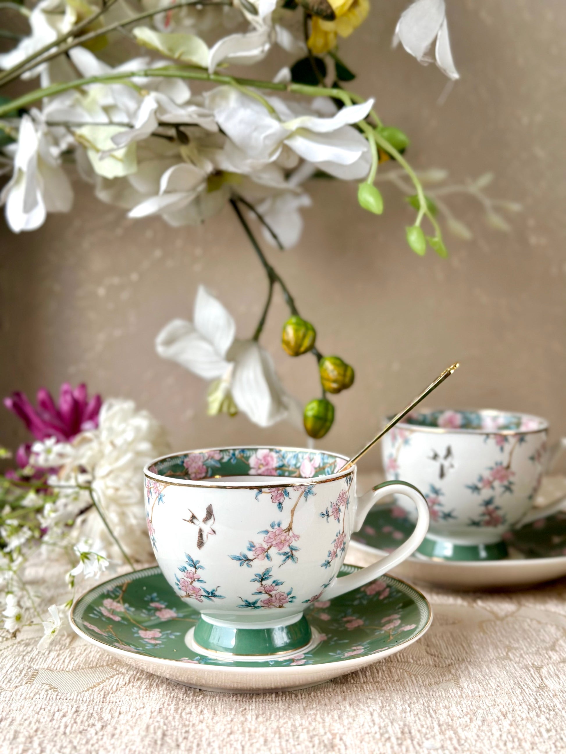 Victorian Green Cup and Saucer Set (6 Cups and 6 Saucers) - Vigneto