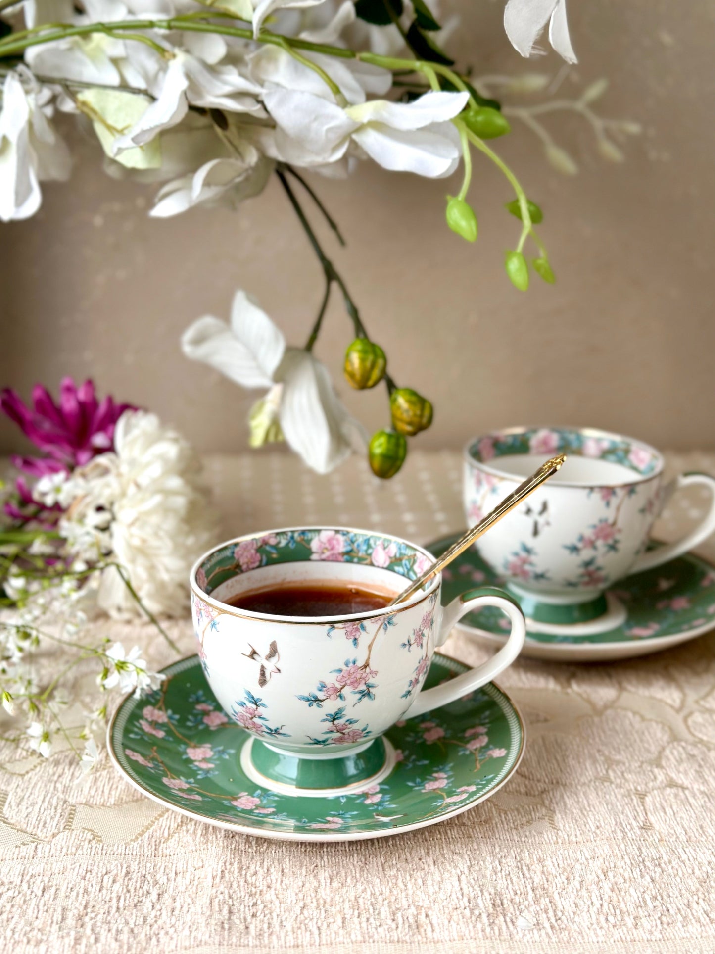 Victorian Green Cup and Saucer Set (6 Cups and 6 Saucers) - Vigneto