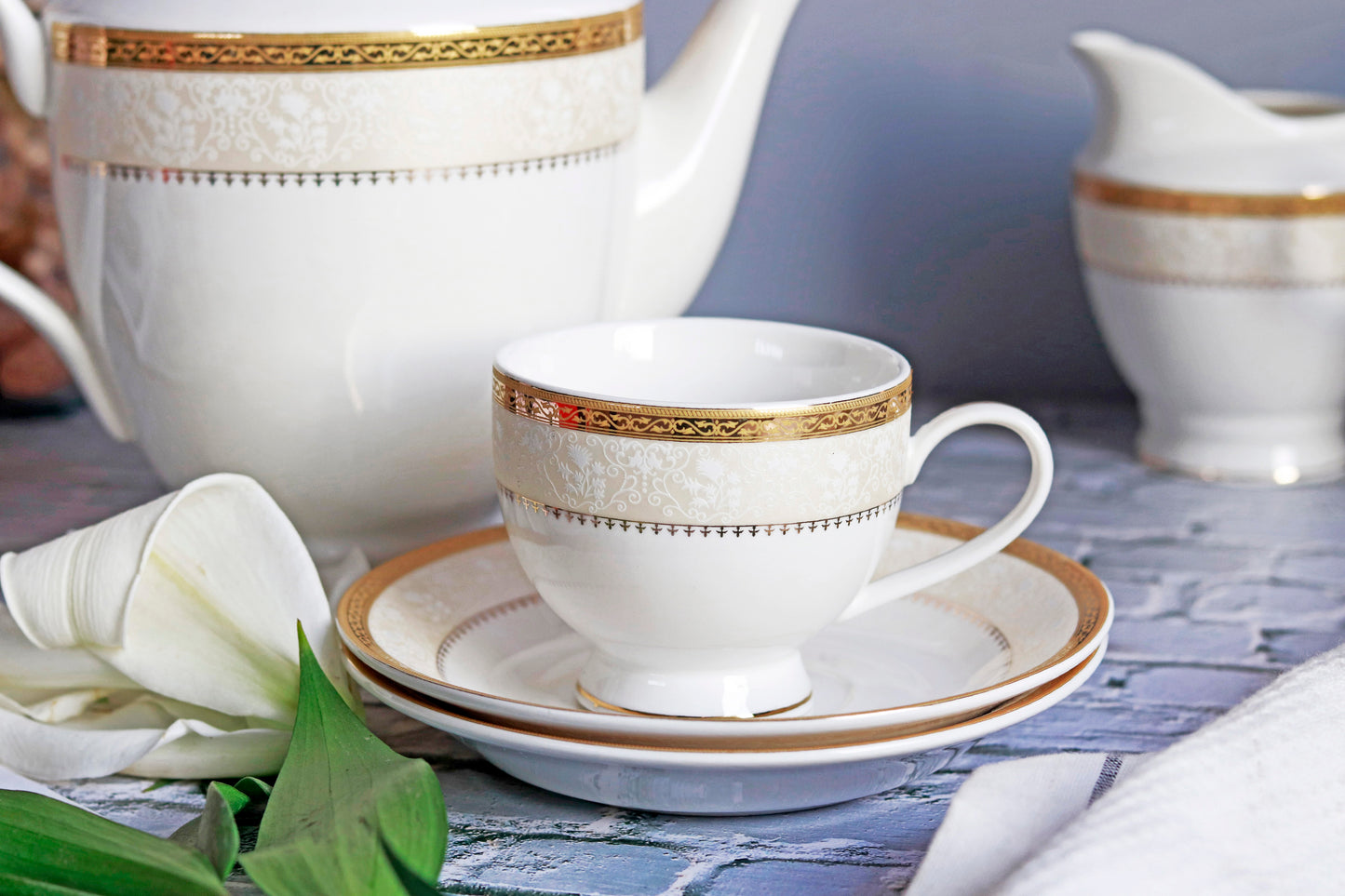 Crème Gold Cup and Saucer Set (6 Cups and 6 Saucers) - Vigneto