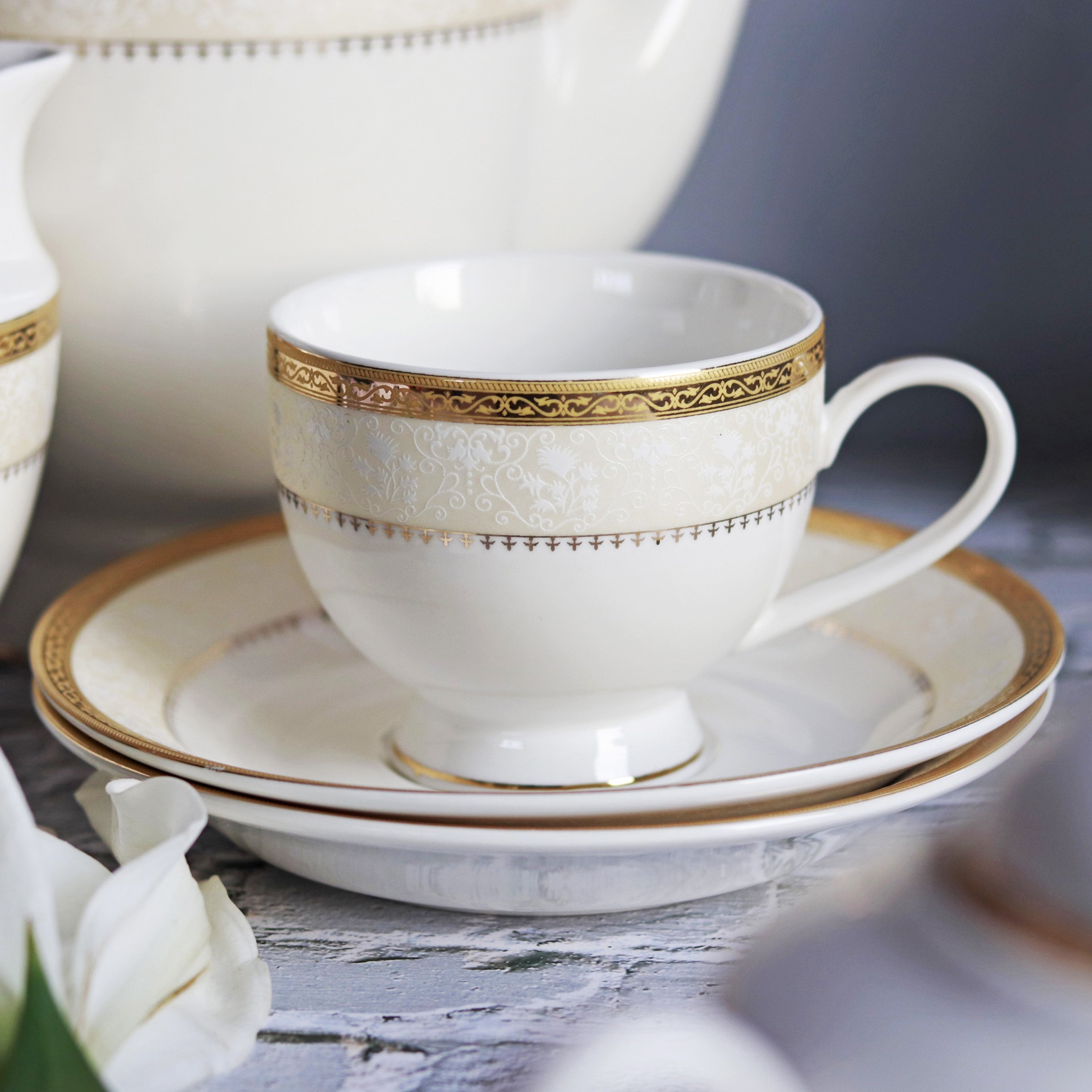 Classic Gold Designs (Cup and Saucer Set) – Vigneto