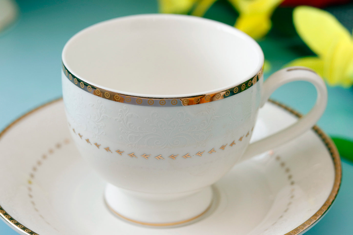 Ivory Gold Cup and Saucer Set (6 Cups and 6 Saucers) - Vigneto