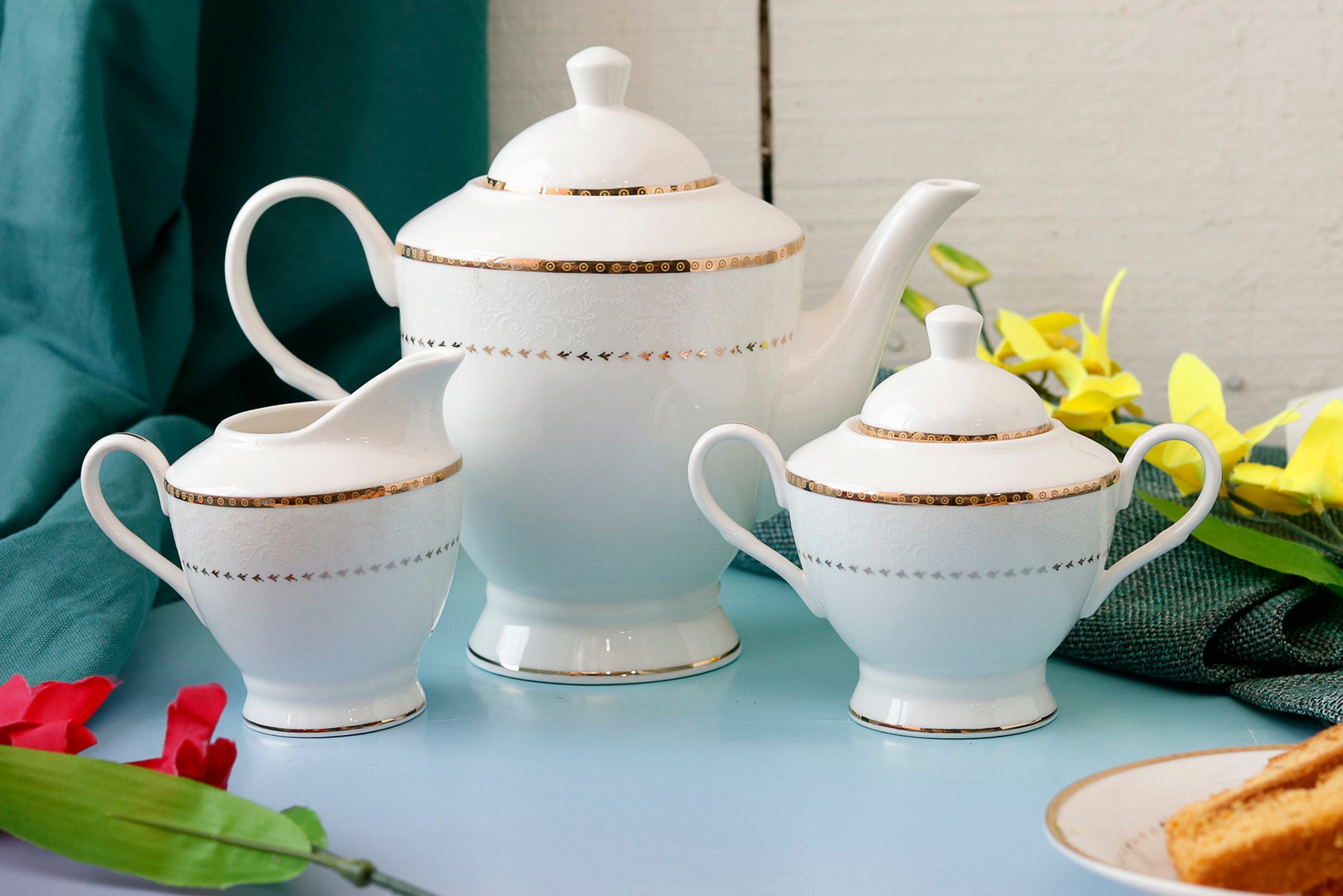 Ivory Gold 15 Pcs Tea Set - Vigneto