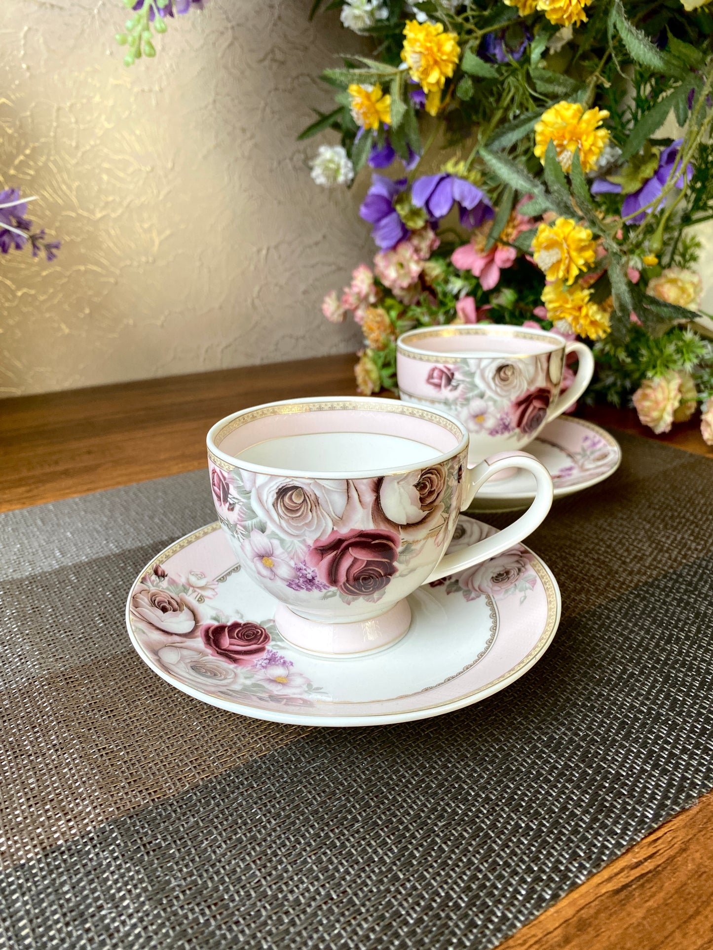 Rose Garden Cup and Saucer Set (6 Cups and 6 Saucers) - Vigneto